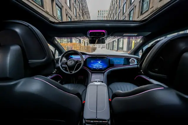 Mercedes-Benz Eqs view 13