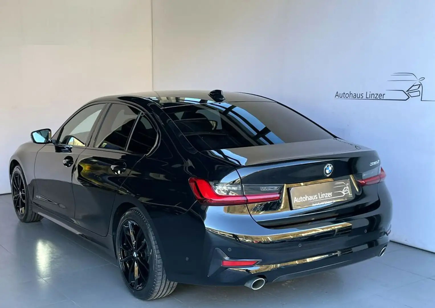 BMW 318 d *LED*LenkradH*AHK*KeyGo*AmbienteB*Sportsitze* Schwarz - 2