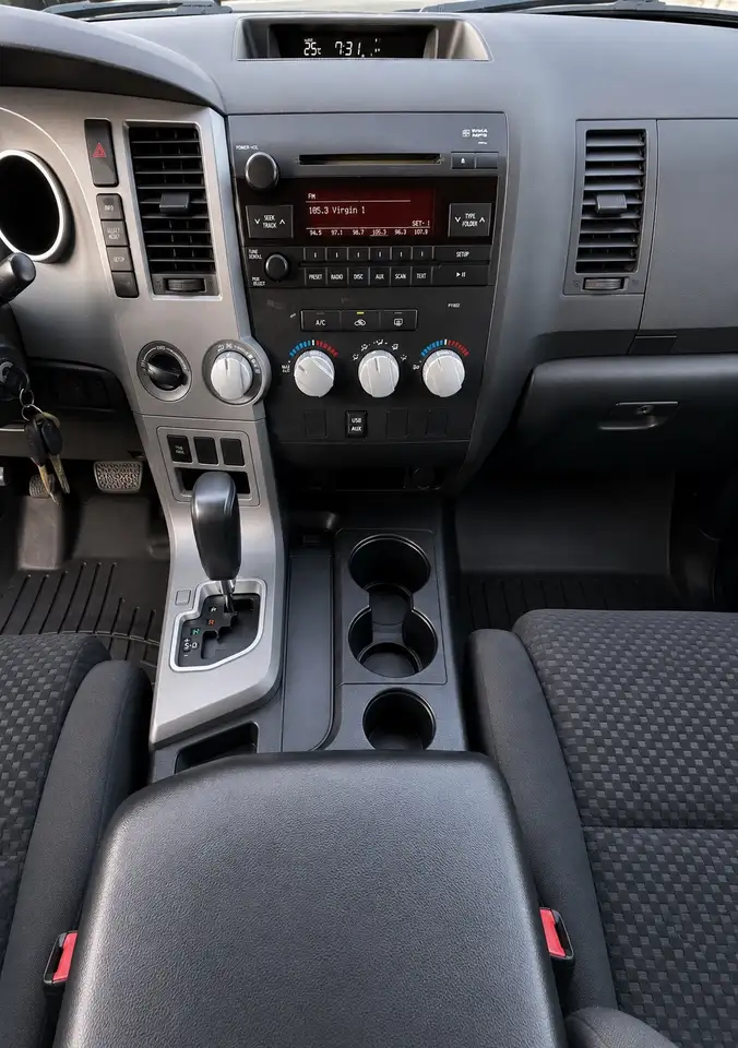 Toyota Tundra снимка Toyota Tundra