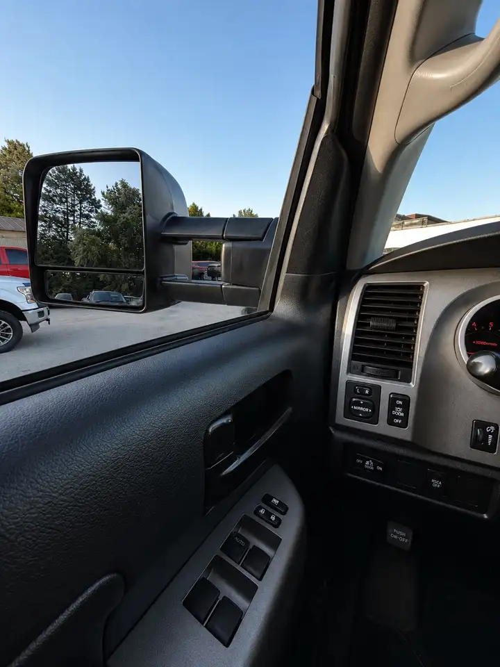 Toyota Tundra снимка Toyota Tundra
