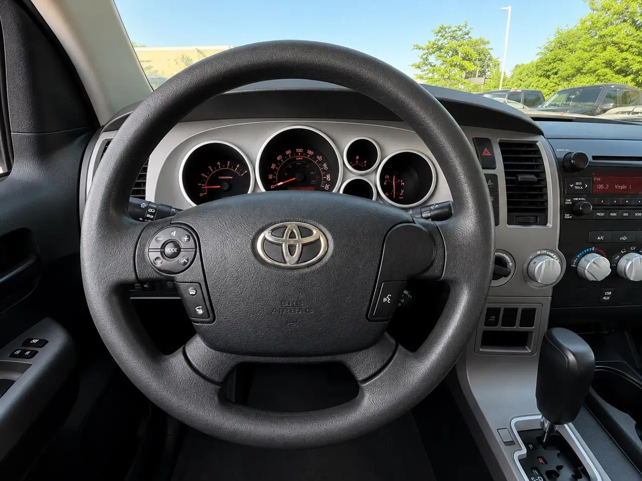 Toyota Tundra снимка Toyota Tundra