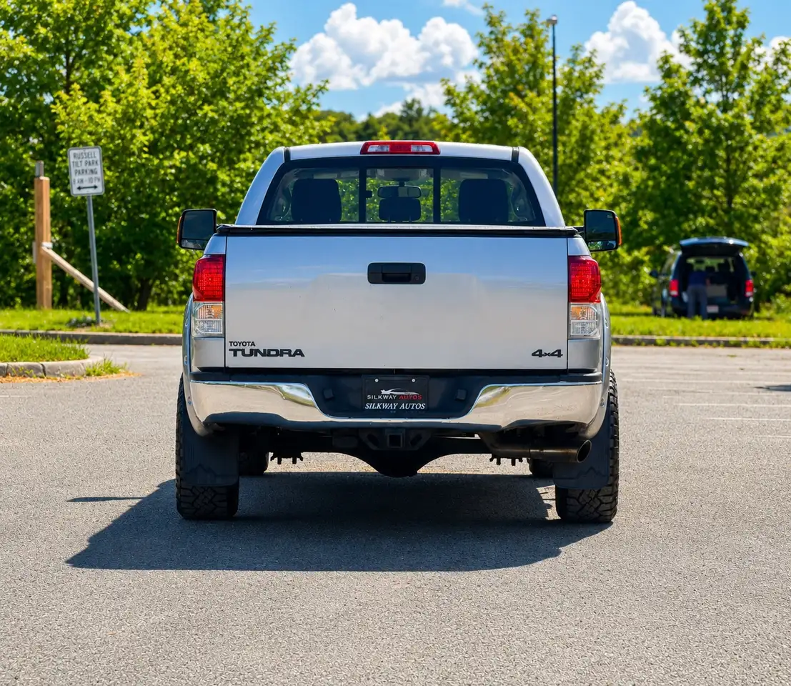 Toyota Tundra снимка Toyota Tundra
