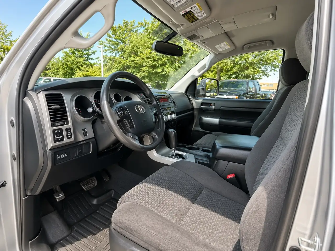 Toyota Tundra снимка Toyota Tundra