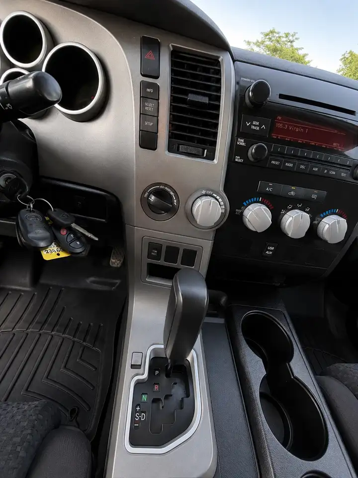 Toyota Tundra снимка Toyota Tundra