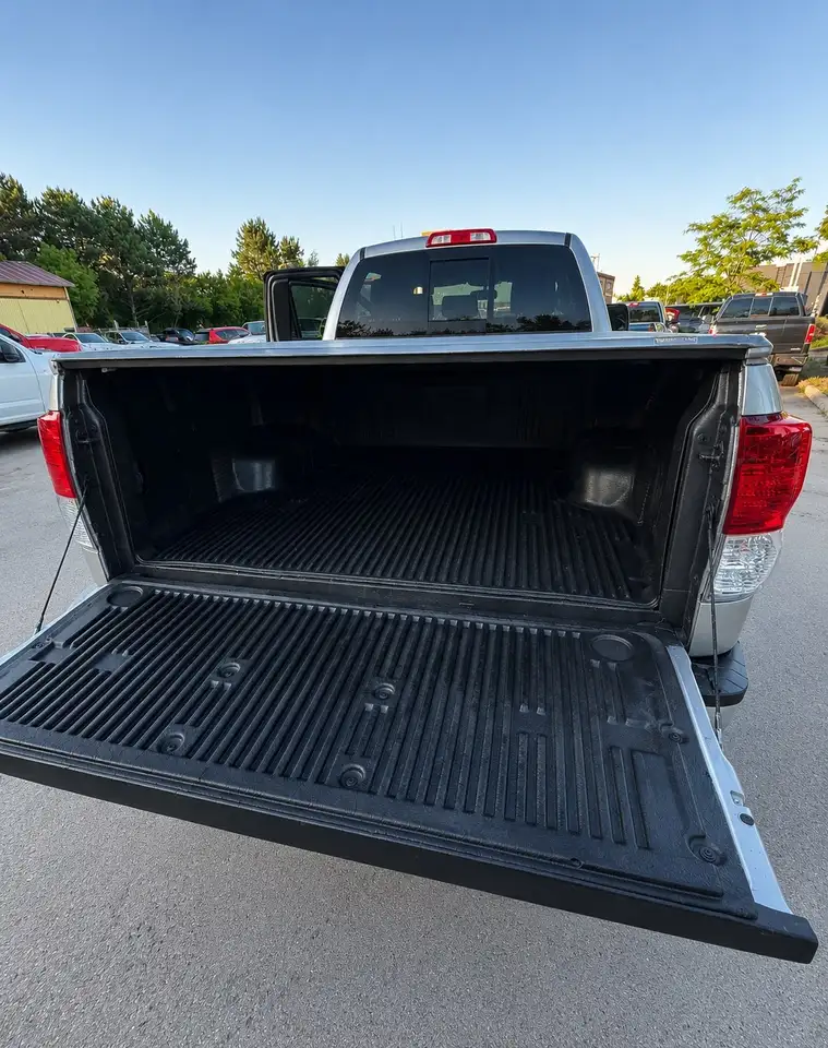 Toyota Tundra снимка Toyota Tundra