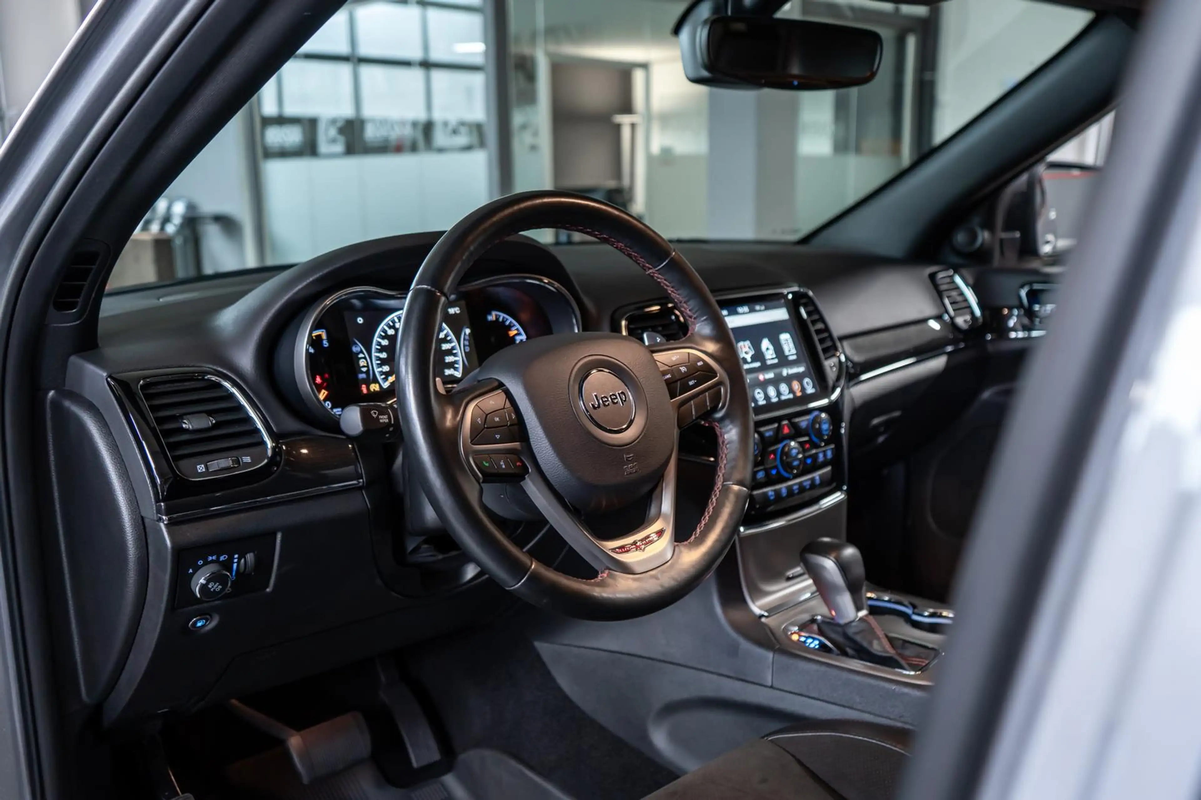 Jeep Grand Cherokee 3.0 CRD Trailhawk ALPINE KEYLESS — photo 13