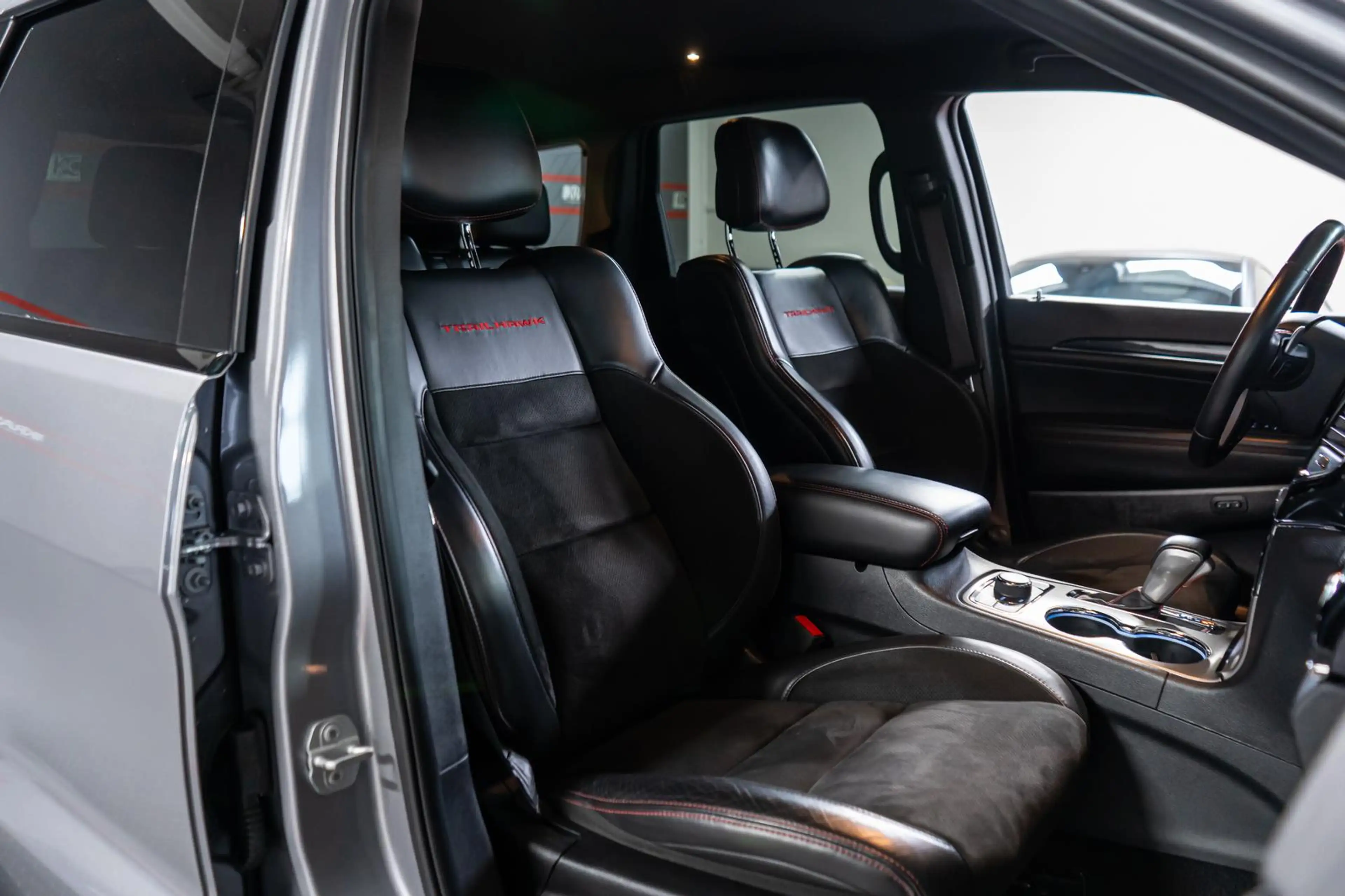 Jeep Grand Cherokee 3.0 CRD Trailhawk ALPINE KEYLESS — photo 16