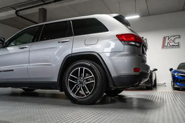 Jeep Grand Cherokee view 10