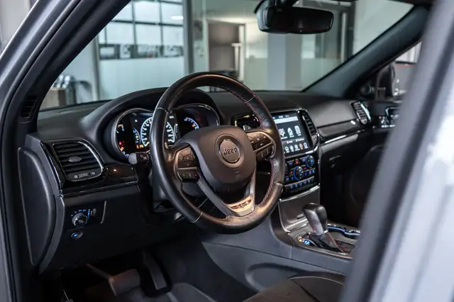 Jeep Grand Cherokee view 13