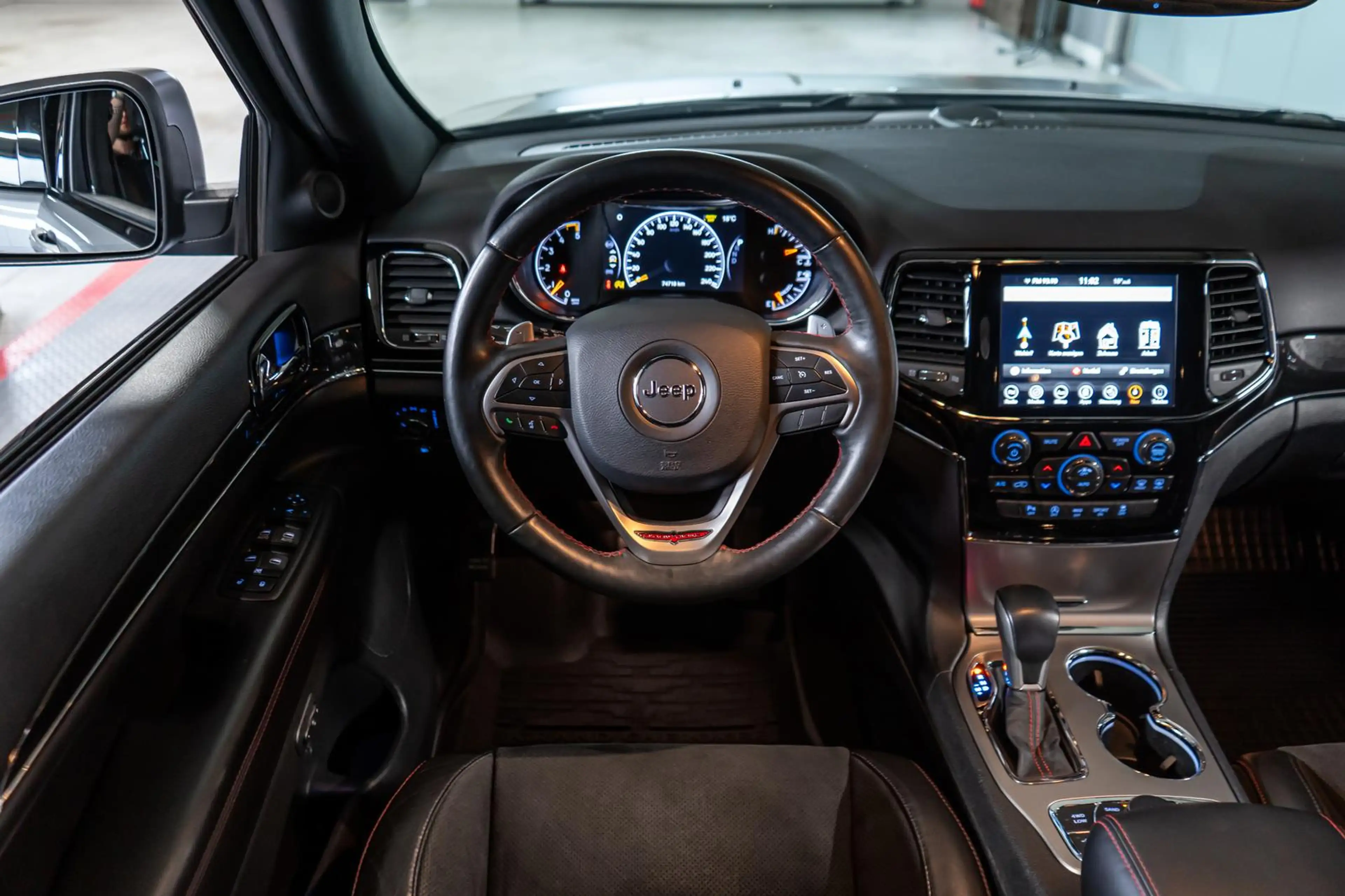 Jeep Grand Cherokee 3.0 CRD Trailhawk ALPINE KEYLESS — photo 18