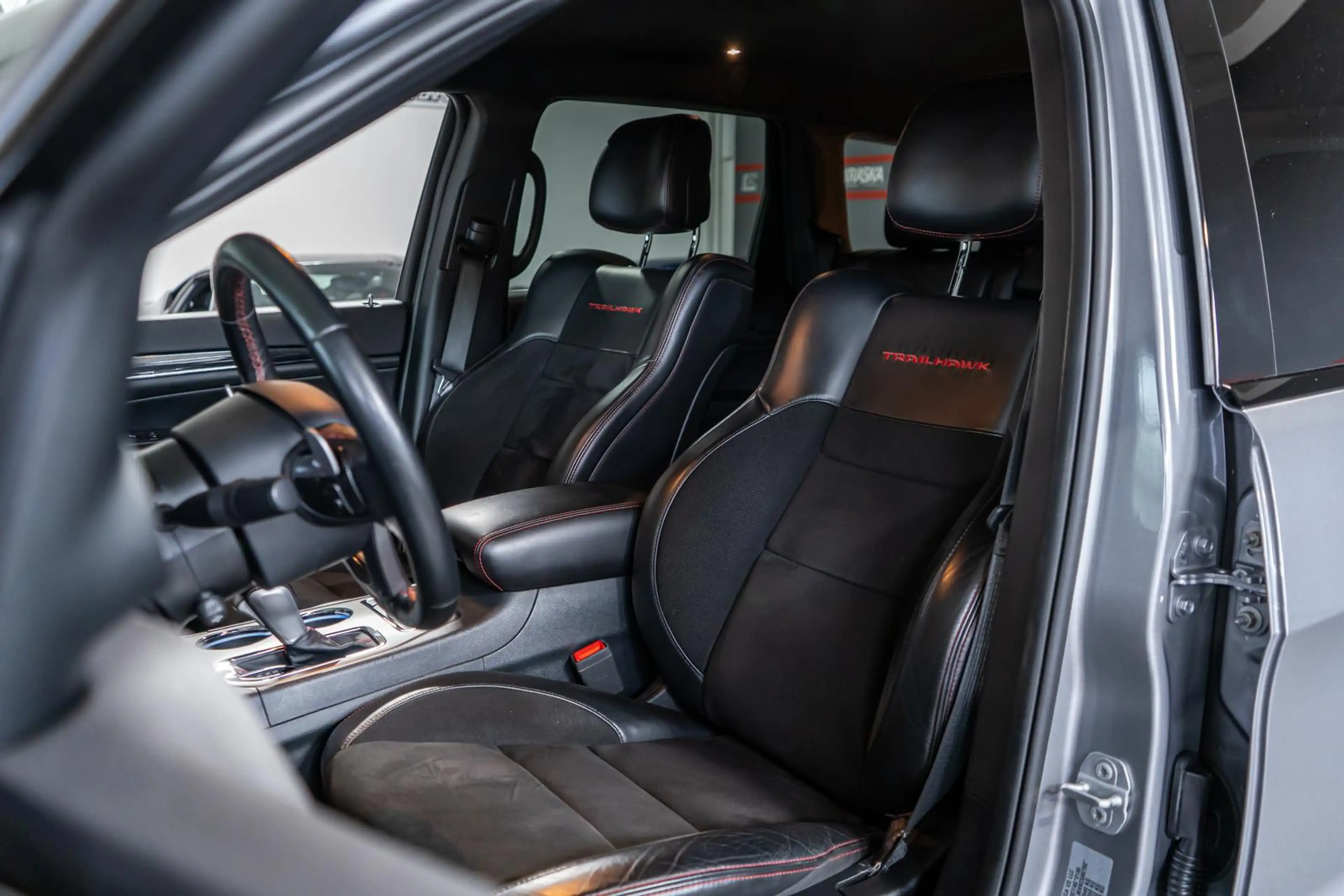 Jeep Grand Cherokee 3.0 CRD Trailhawk ALPINE KEYLESS — photo 14