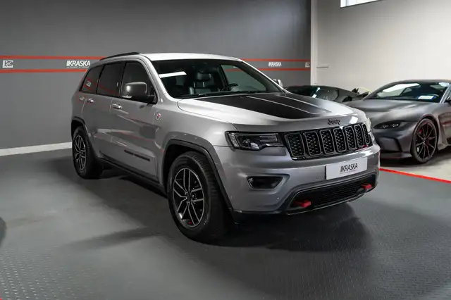 Jeep Grand Cherokee view 6