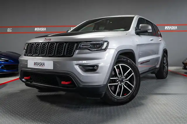Jeep Grand Cherokee view 2