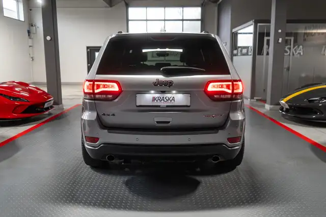 Jeep Grand Cherokee view 8