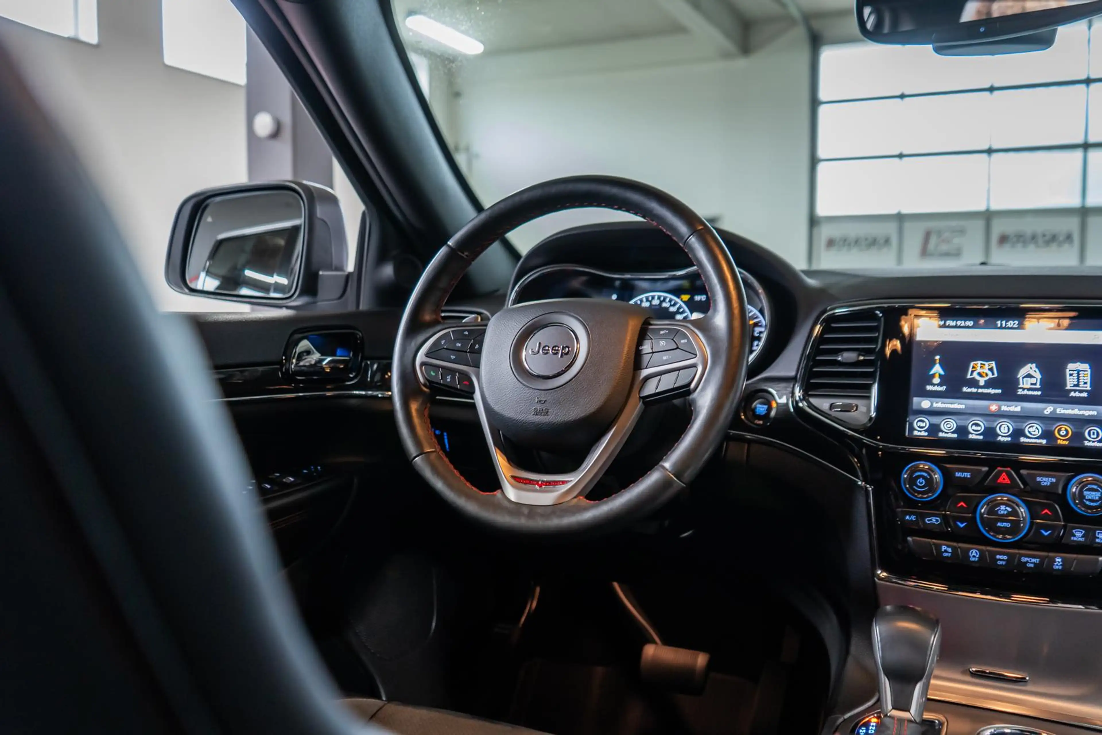 Jeep Grand Cherokee 3.0 CRD Trailhawk ALPINE KEYLESS — photo 22