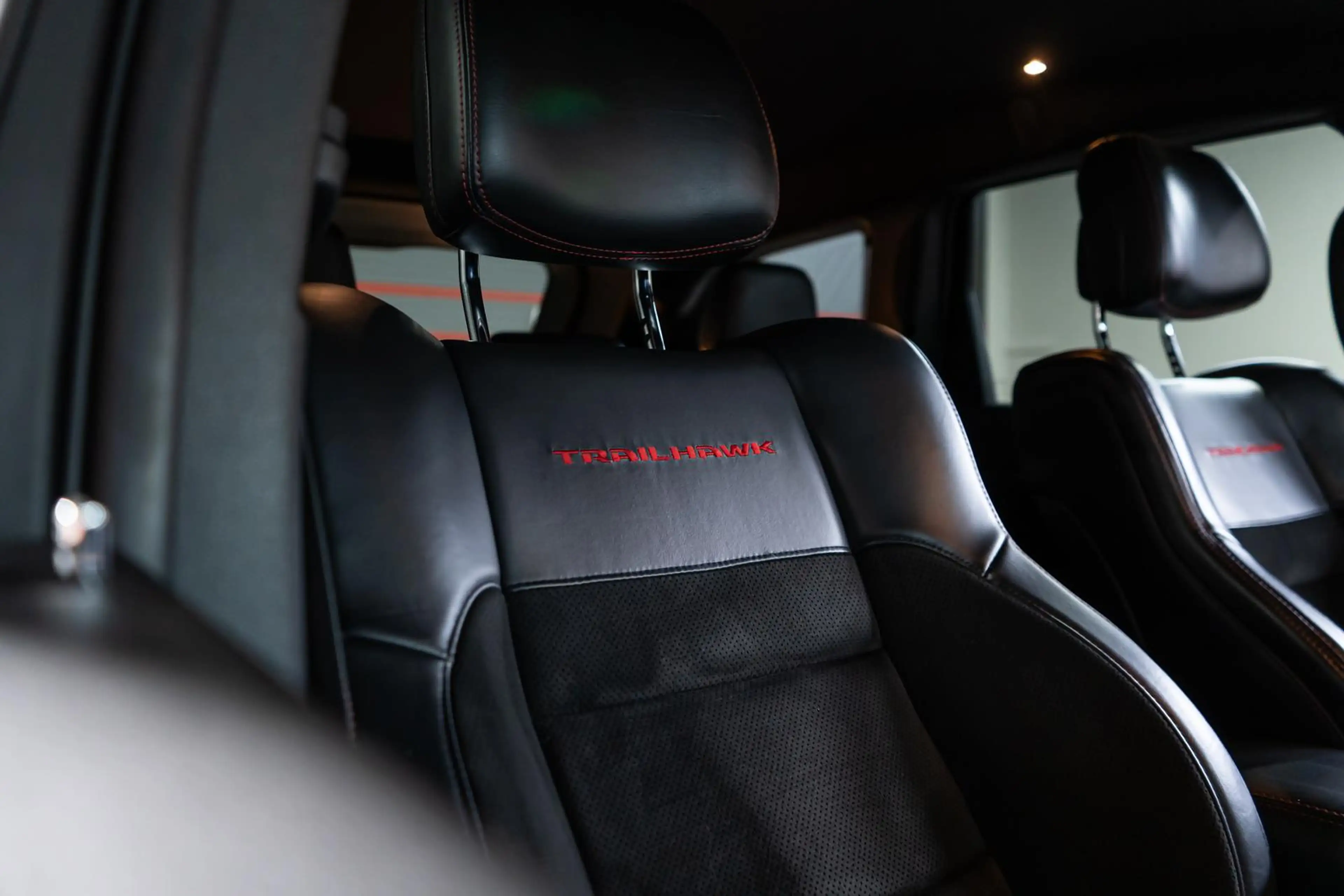 Jeep Grand Cherokee 3.0 CRD Trailhawk ALPINE KEYLESS — photo 17