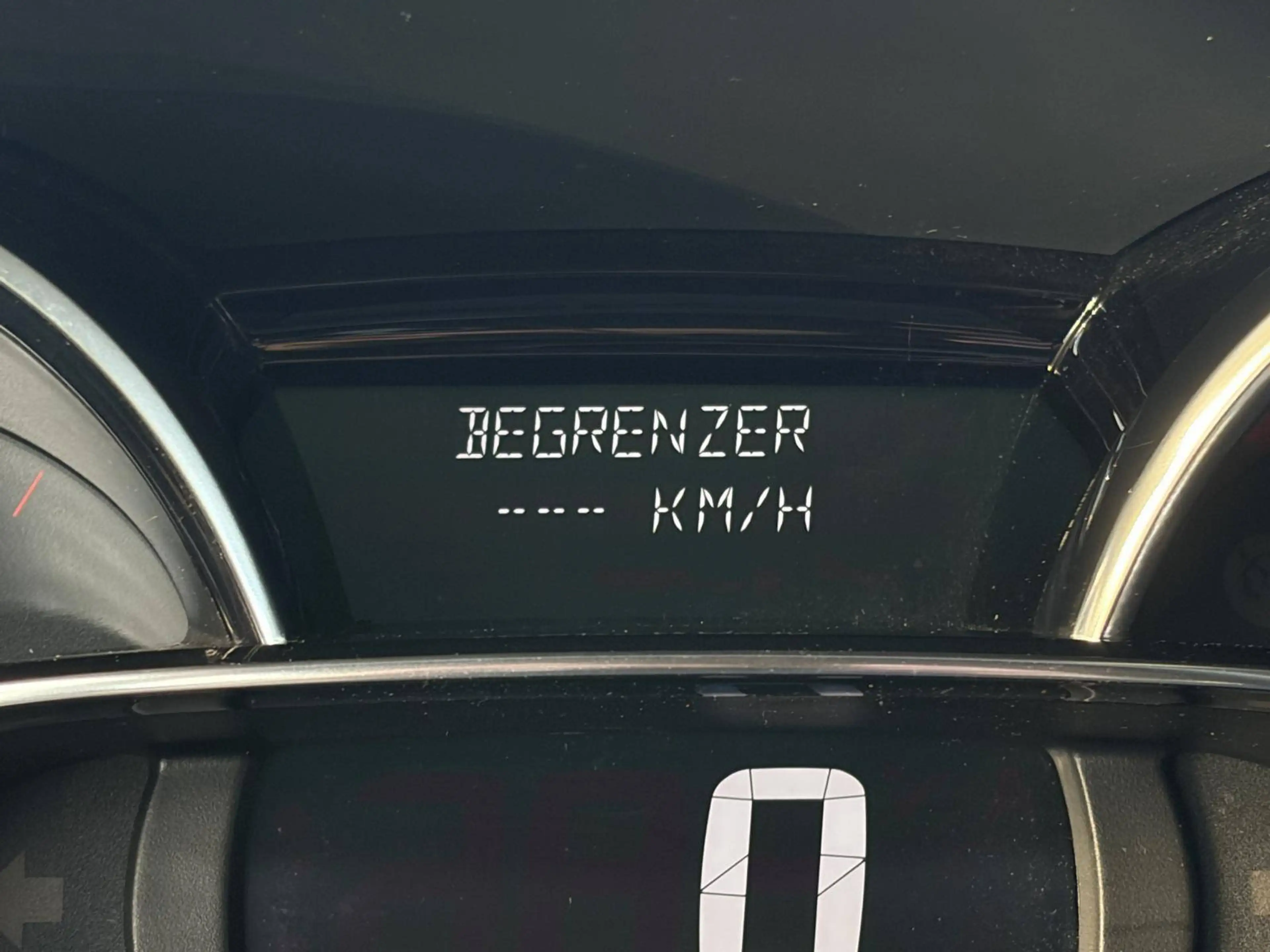 Renault Clio Kombi 1,5dCi Navi PDC 1.Besitz SR+WR Service & Pickerl NEU — photo 14