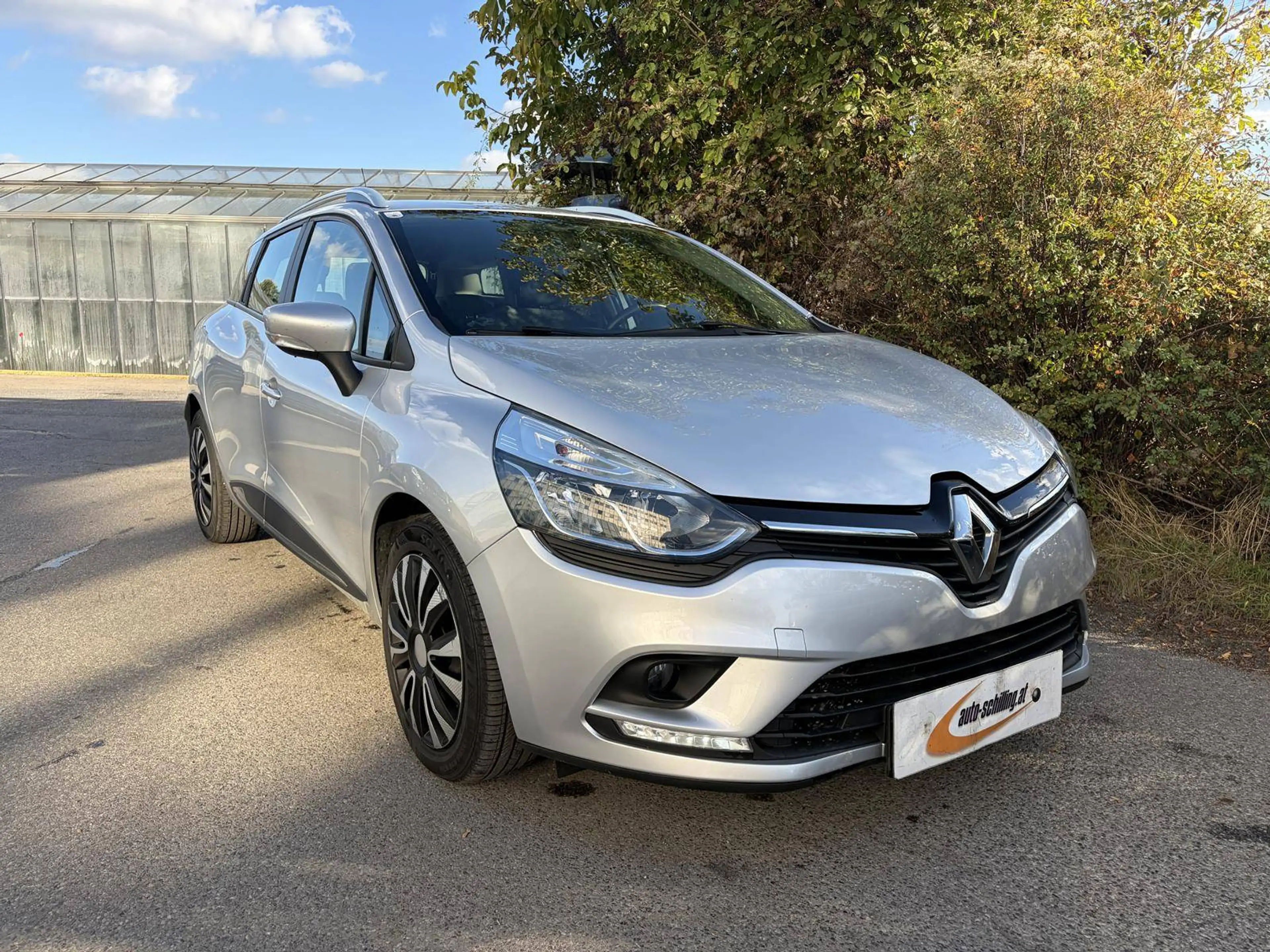 Renault Clio Kombi 1,5dCi Navi PDC 1.Besitz SR+WR Service & Pickerl NEU