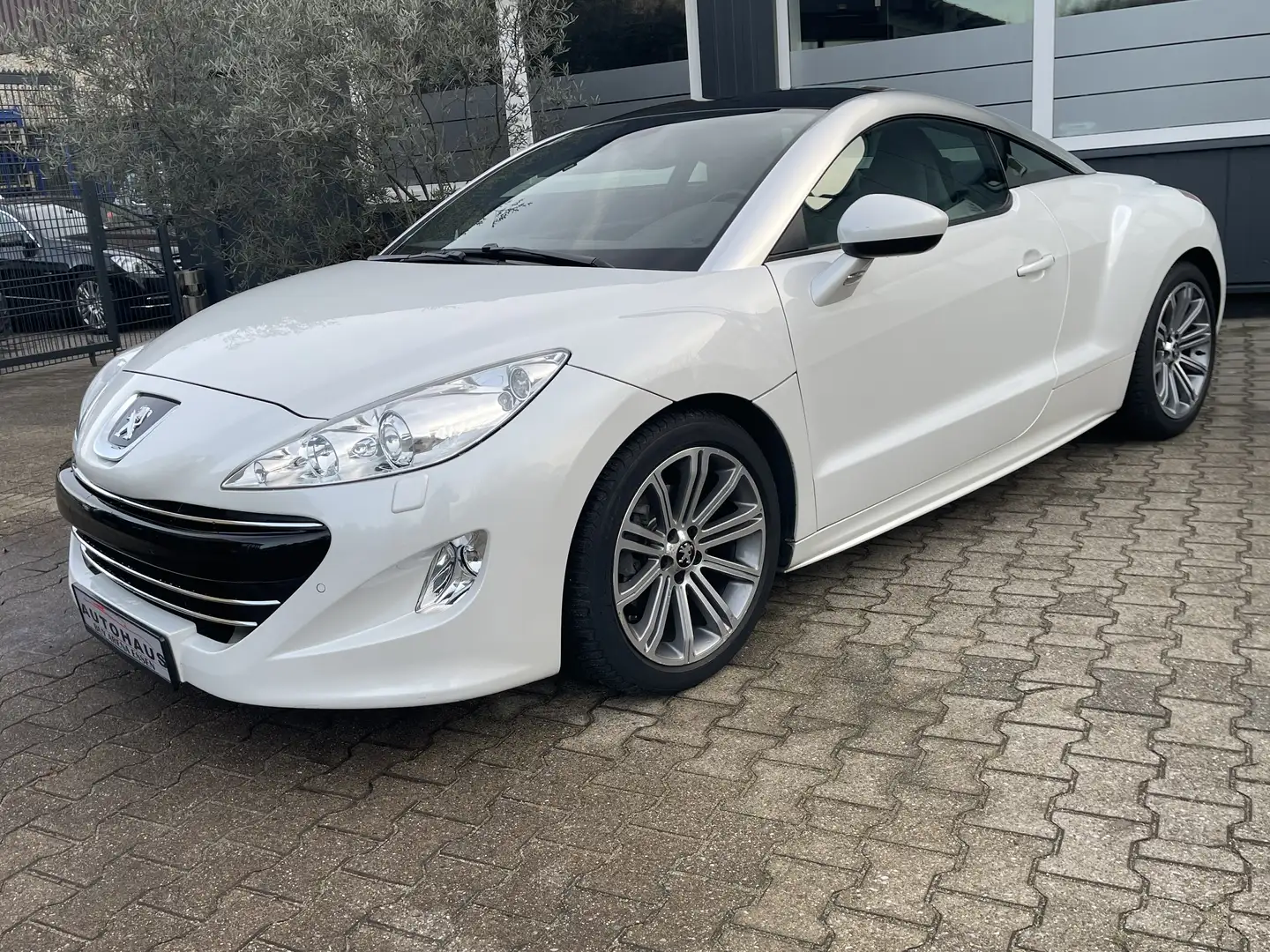 Peugeot RCZ 1.6 Turbo 155 THP Automatik 1.Hand S-Heft Perlmutt Blanco - 2