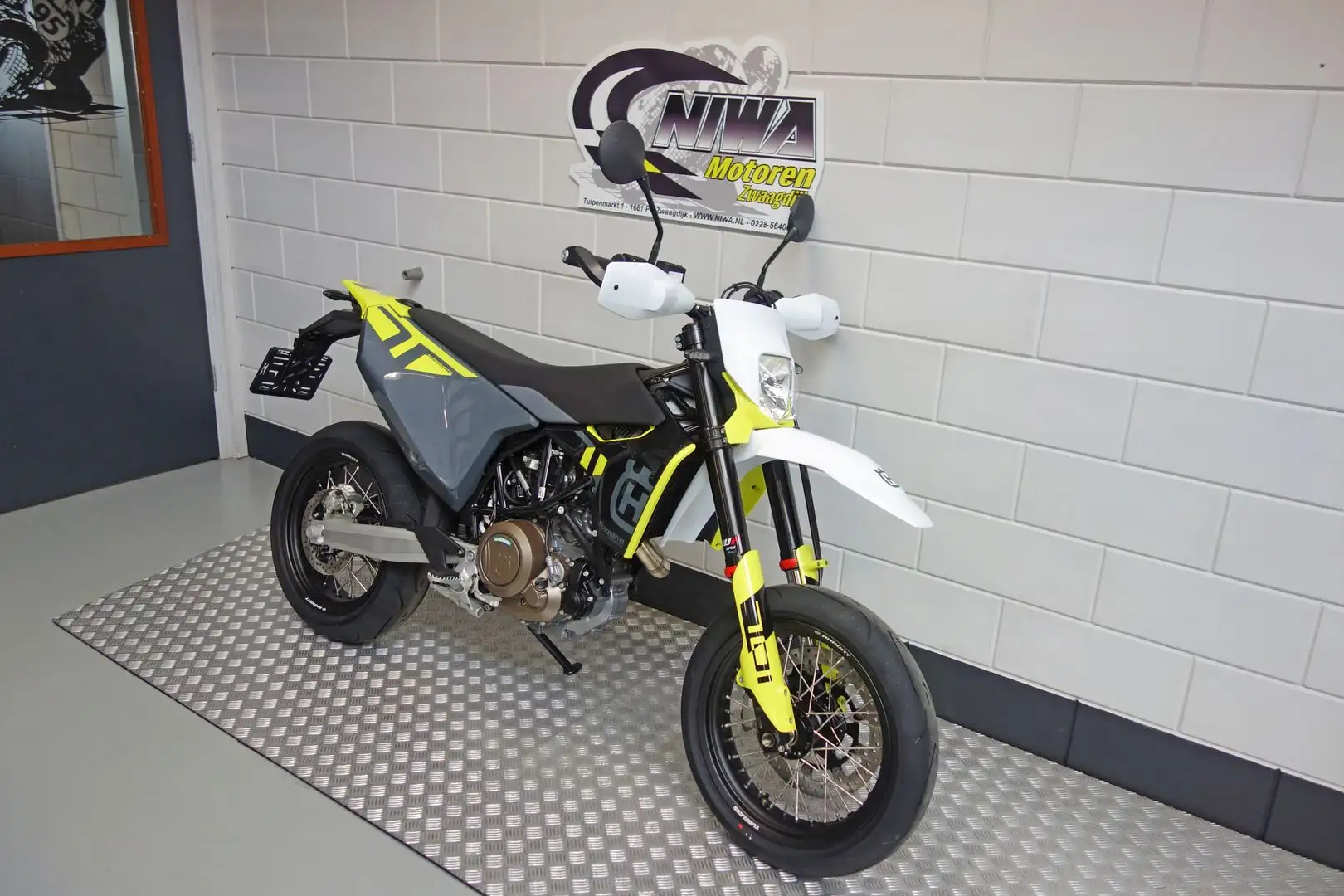Husqvarna 701 Supermoto Wit - 2
