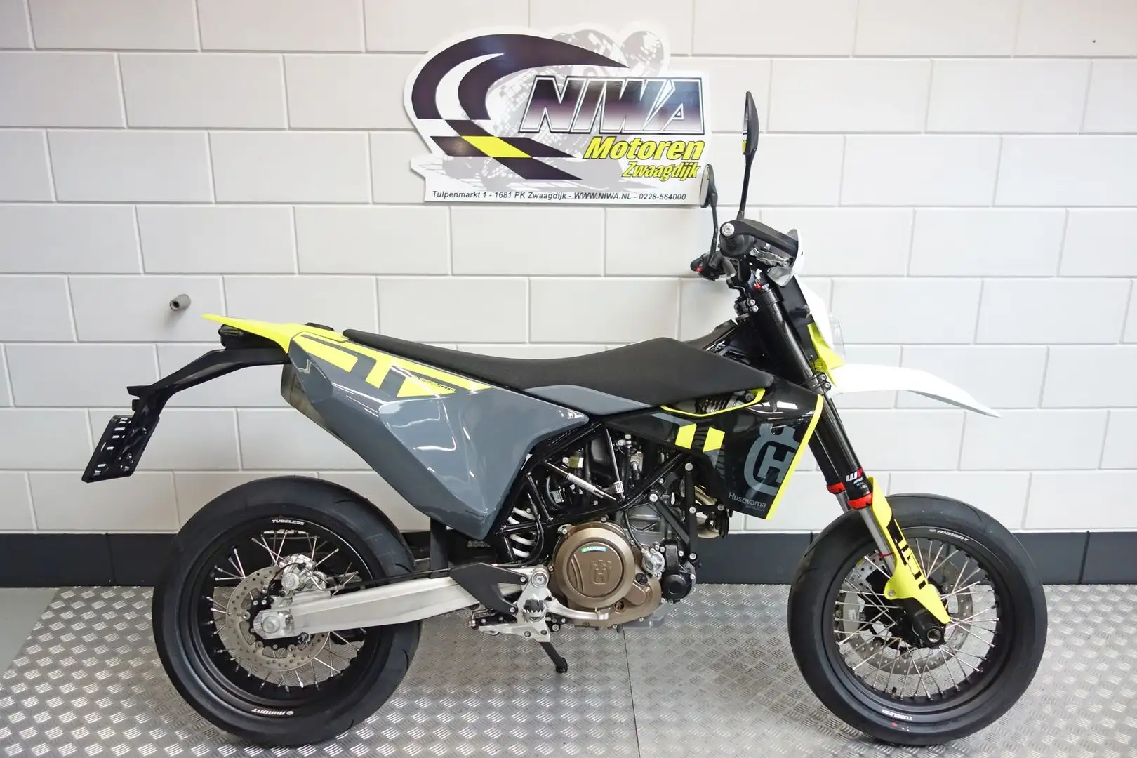 Husqvarna 701 Supermoto Wit - 1