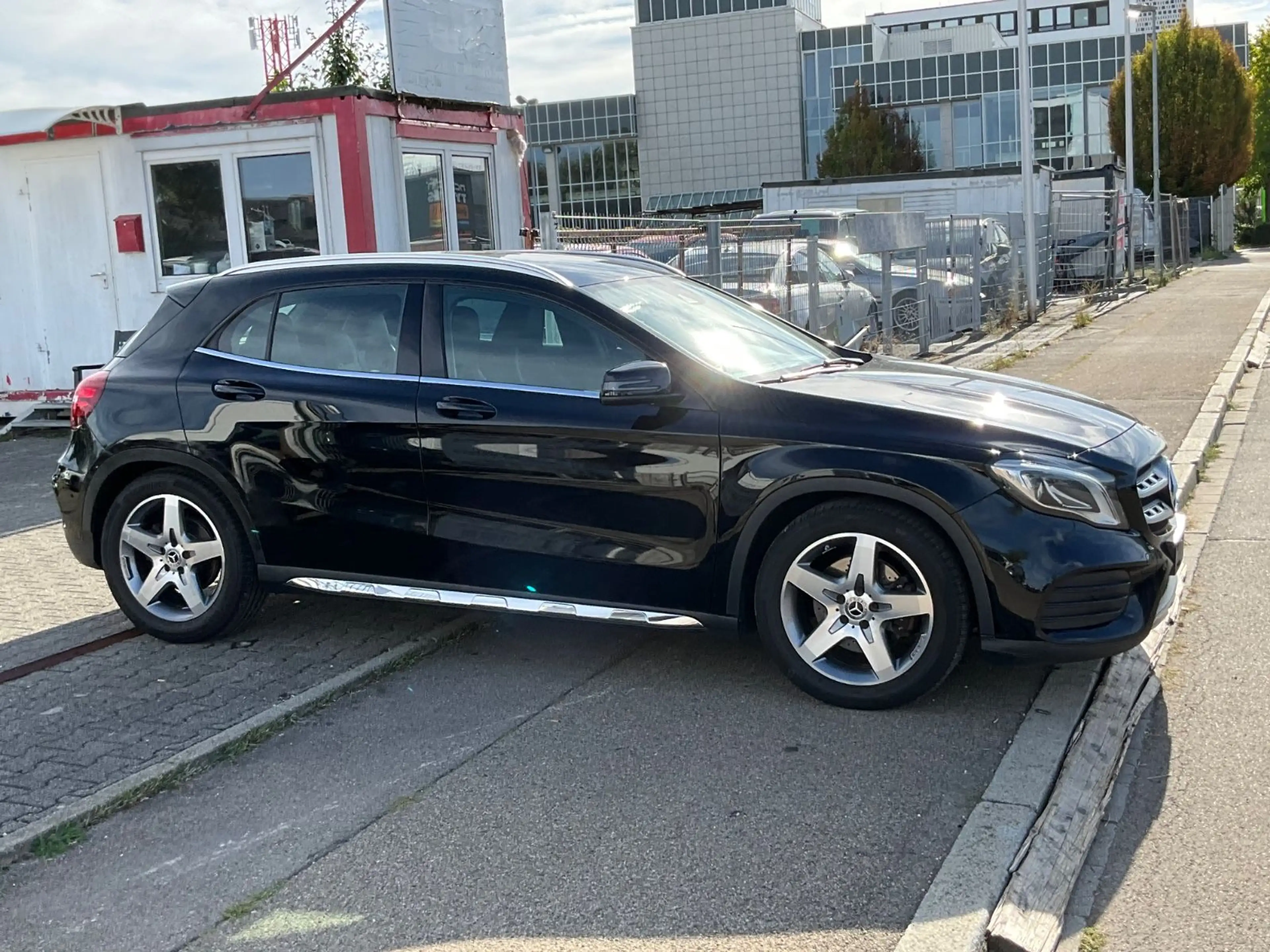 Mercedes-Benz GLA 250 4Matic . Sport + AMG Line ! — photo 4