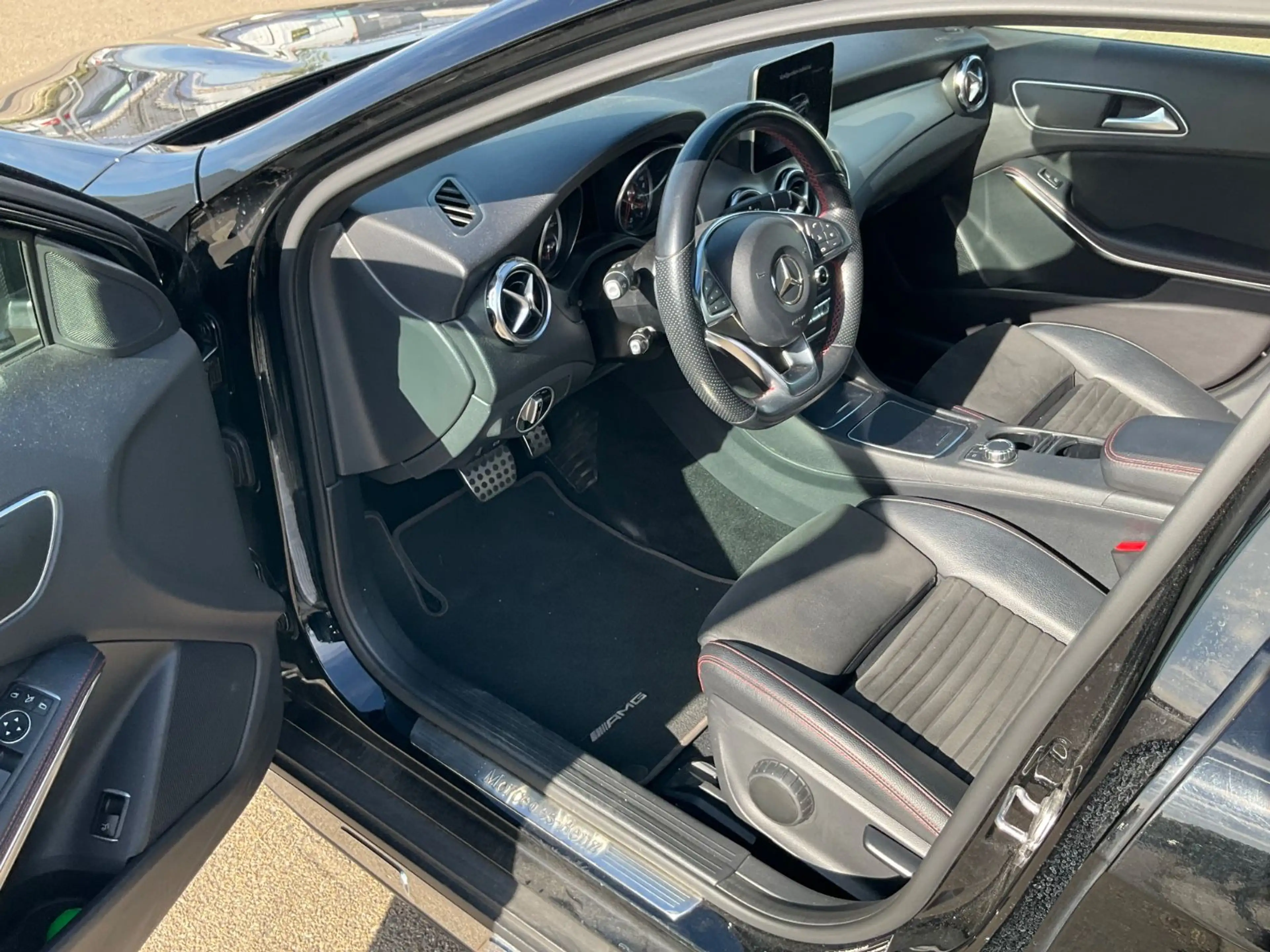 Mercedes-Benz GLA 250 4Matic . Sport + AMG Line ! — photo 18