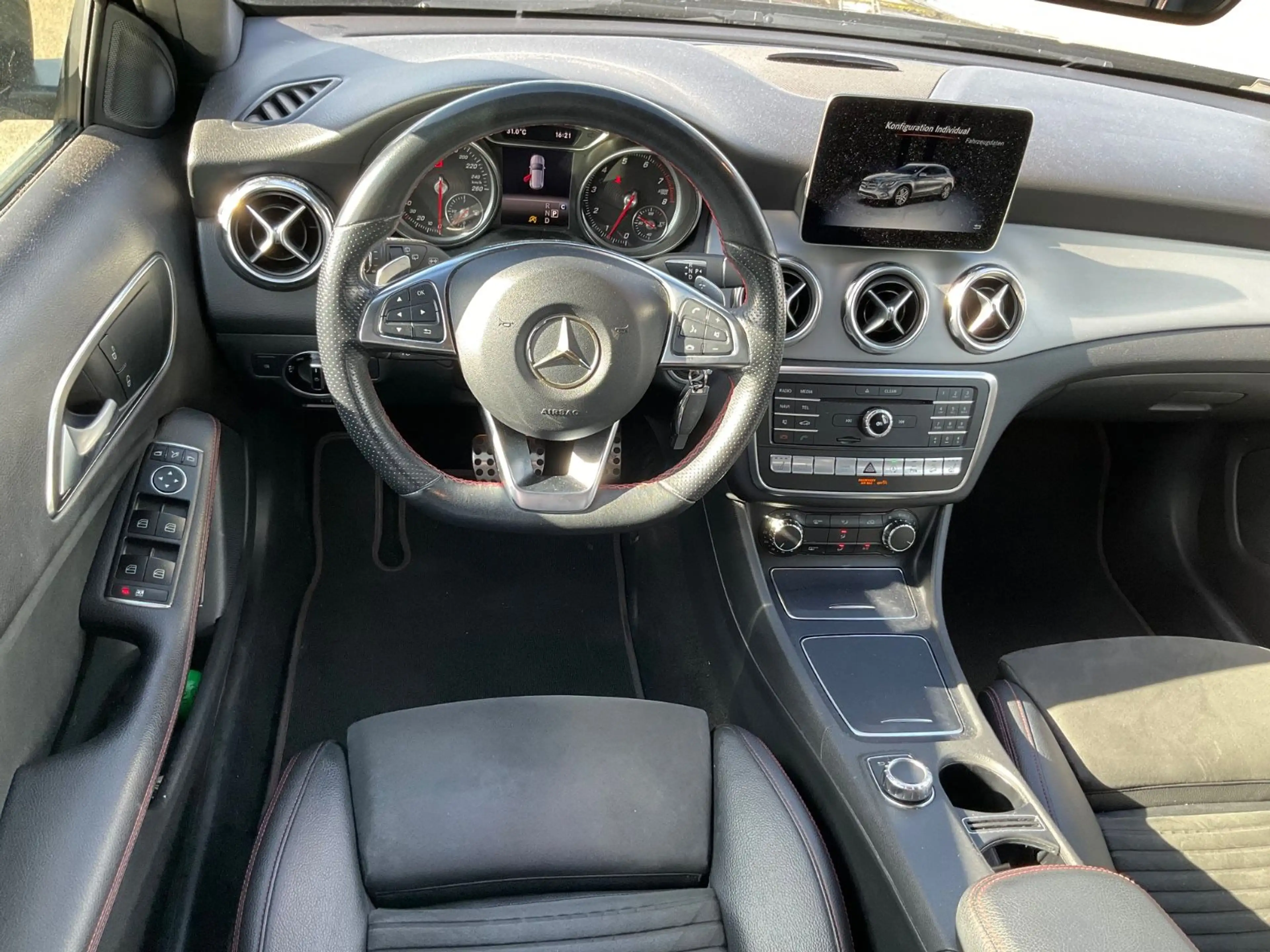 Mercedes-Benz GLA 250 4Matic . Sport + AMG Line ! — photo 17