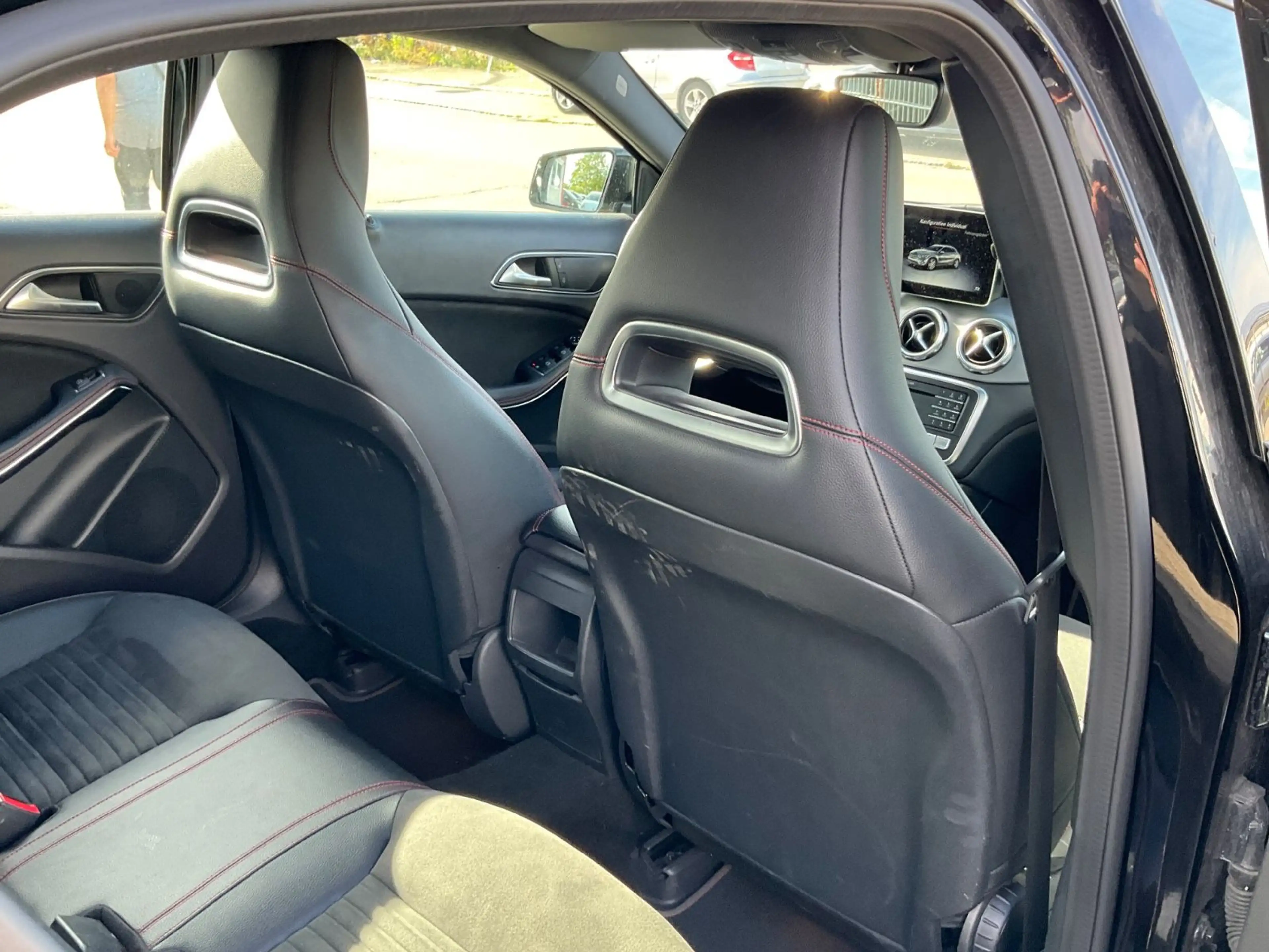 Mercedes-Benz GLA 250 4Matic . Sport + AMG Line ! — photo 13