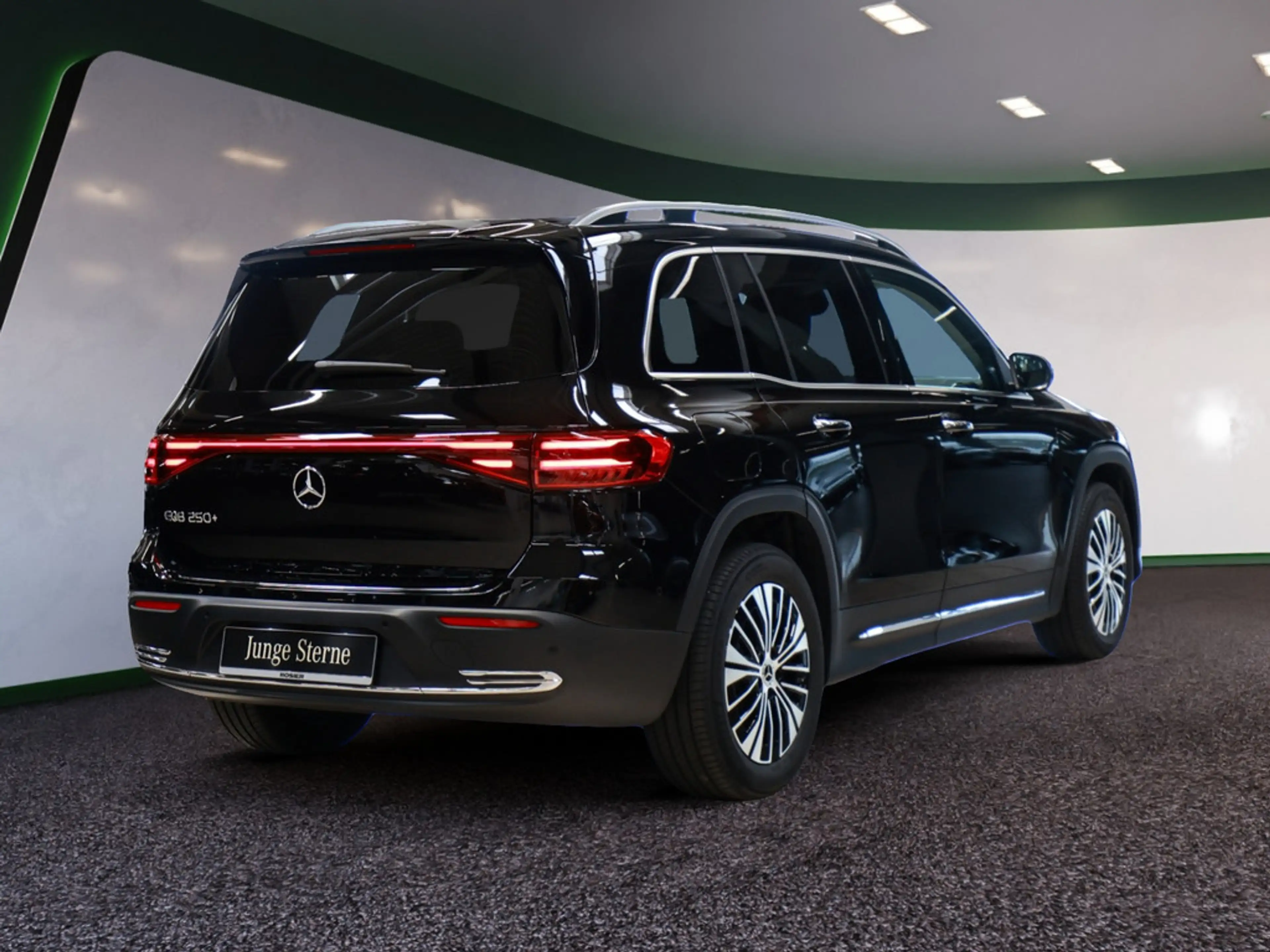 Mercedes-Benz EQB 250 + Progressive Advanced+ ACC PANO LED — photo 8