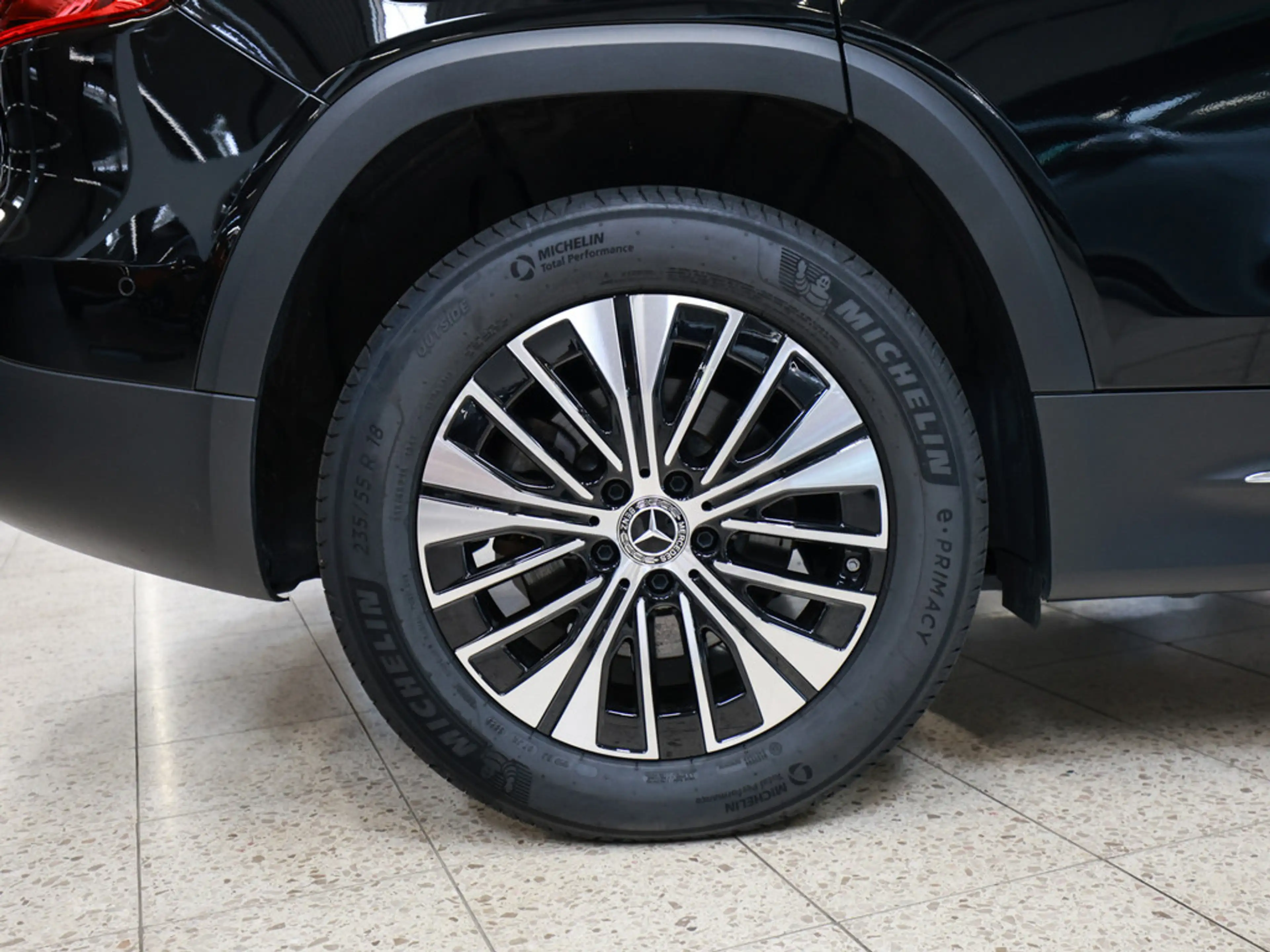 Mercedes-Benz EQB 250 + Progressive Advanced+ ACC PANO LED — photo 10