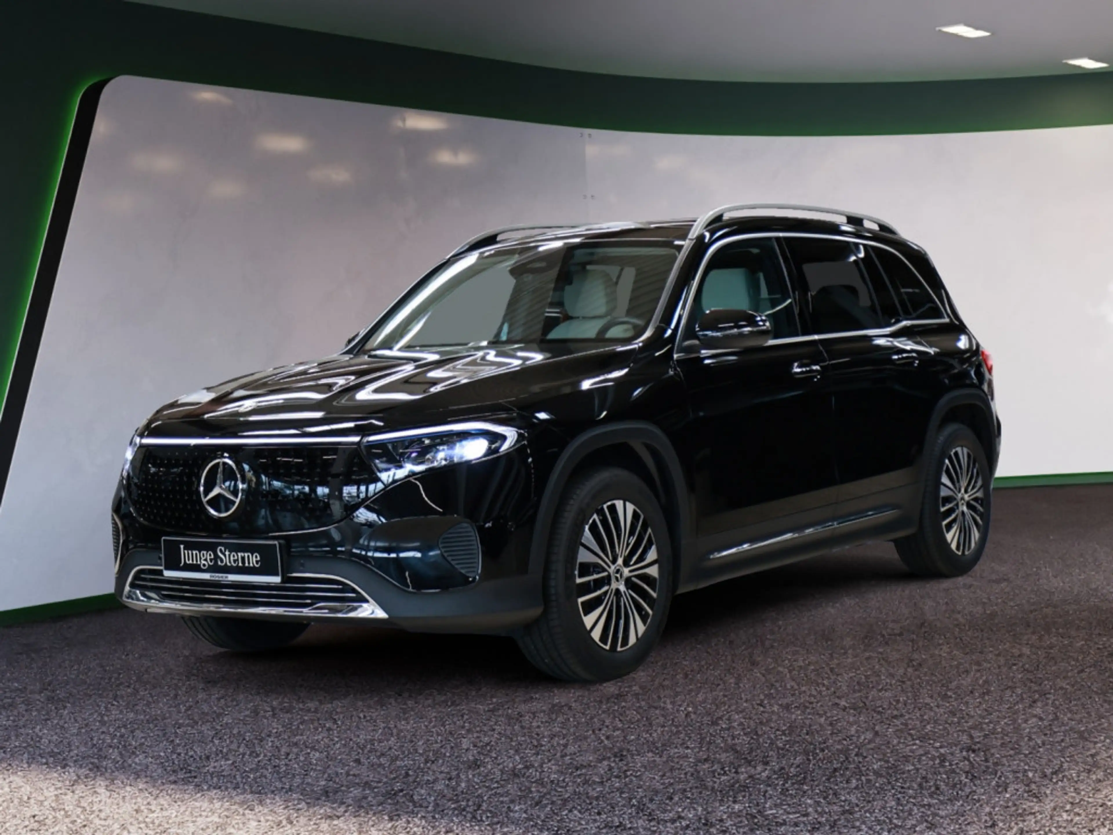 Mercedes-Benz EQB 250 + Progressive Advanced+ ACC PANO LED — photo 2