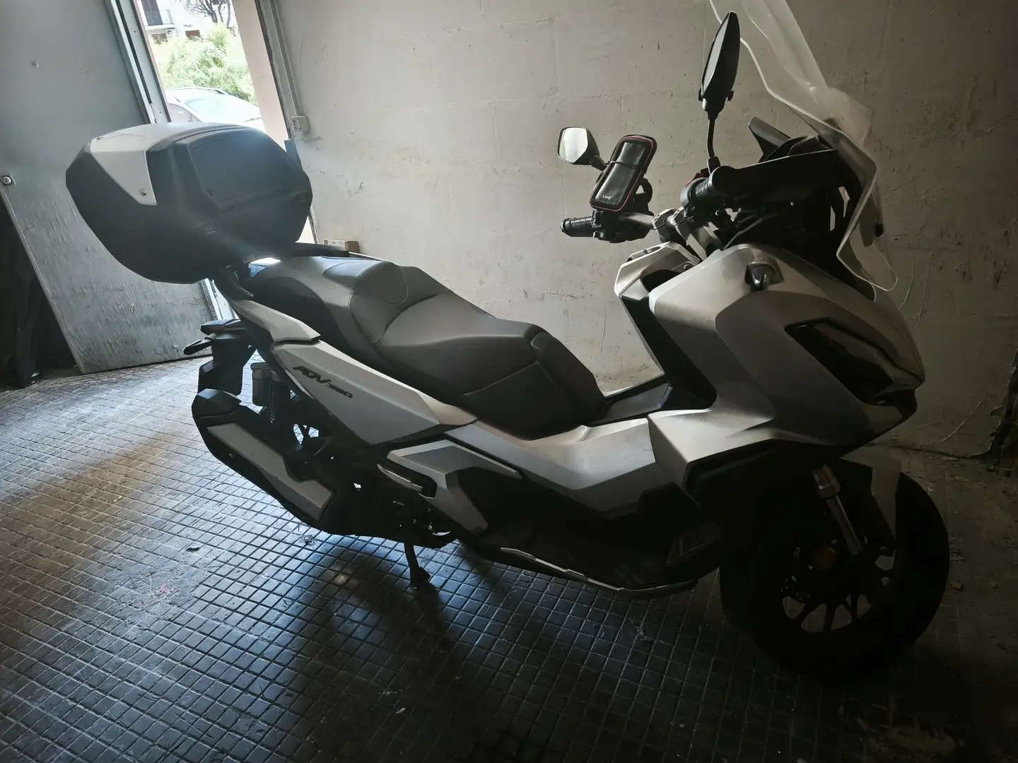 Honda ADV 350 Standard Gris - 1