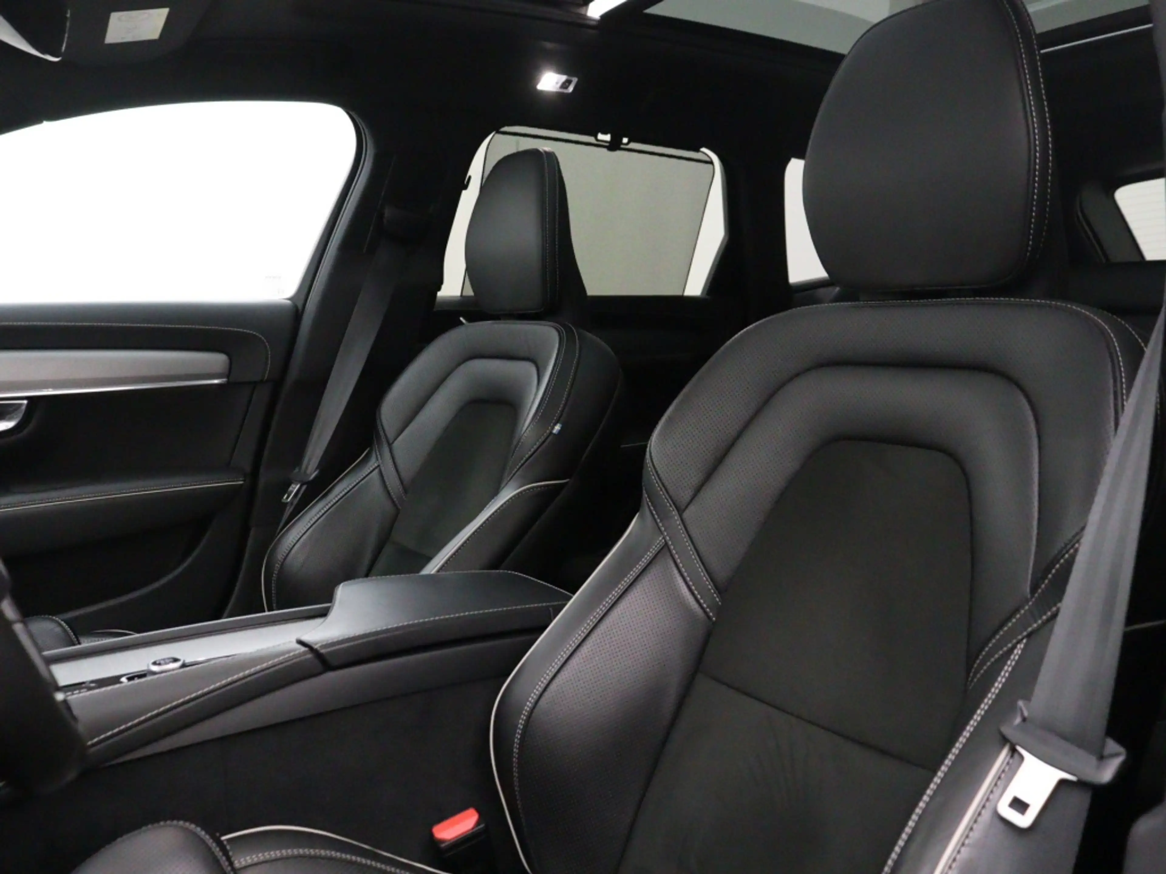 Volvo V90 B4 AUT(8) R-DESIGN SCHUIFDAK 20INCH HARMAN KARDON — photo 14