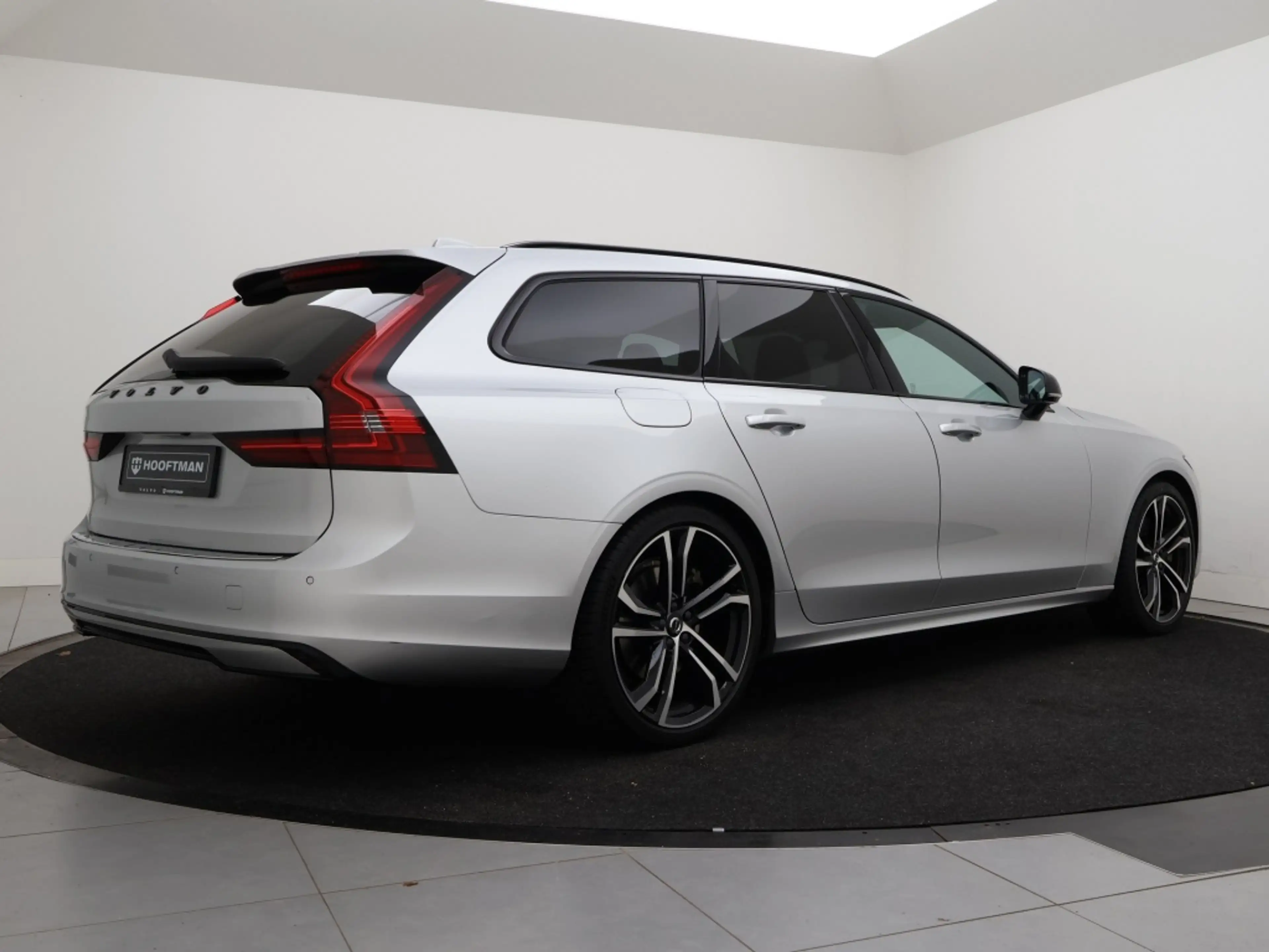 Volvo V90 B4 AUT(8) R-DESIGN SCHUIFDAK 20INCH HARMAN KARDON — photo 3