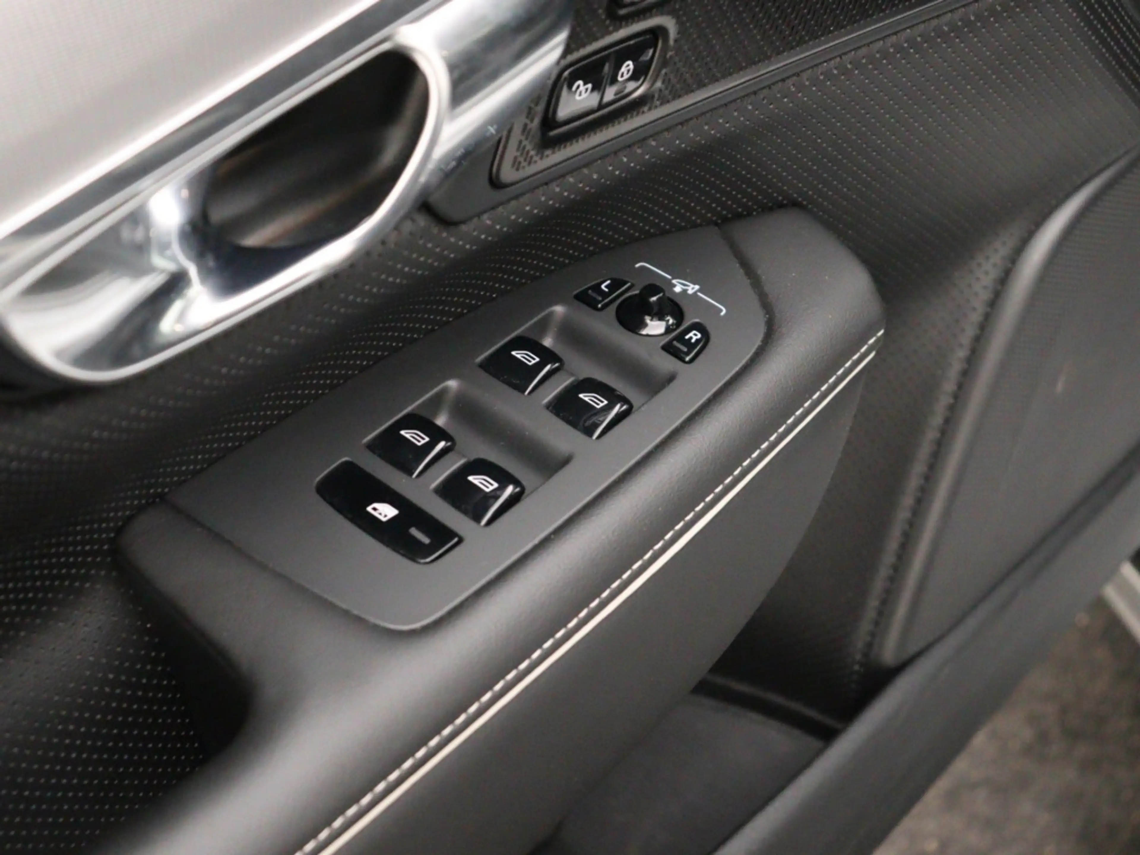 Volvo V90 B4 AUT(8) R-DESIGN SCHUIFDAK 20INCH HARMAN KARDON — photo 12