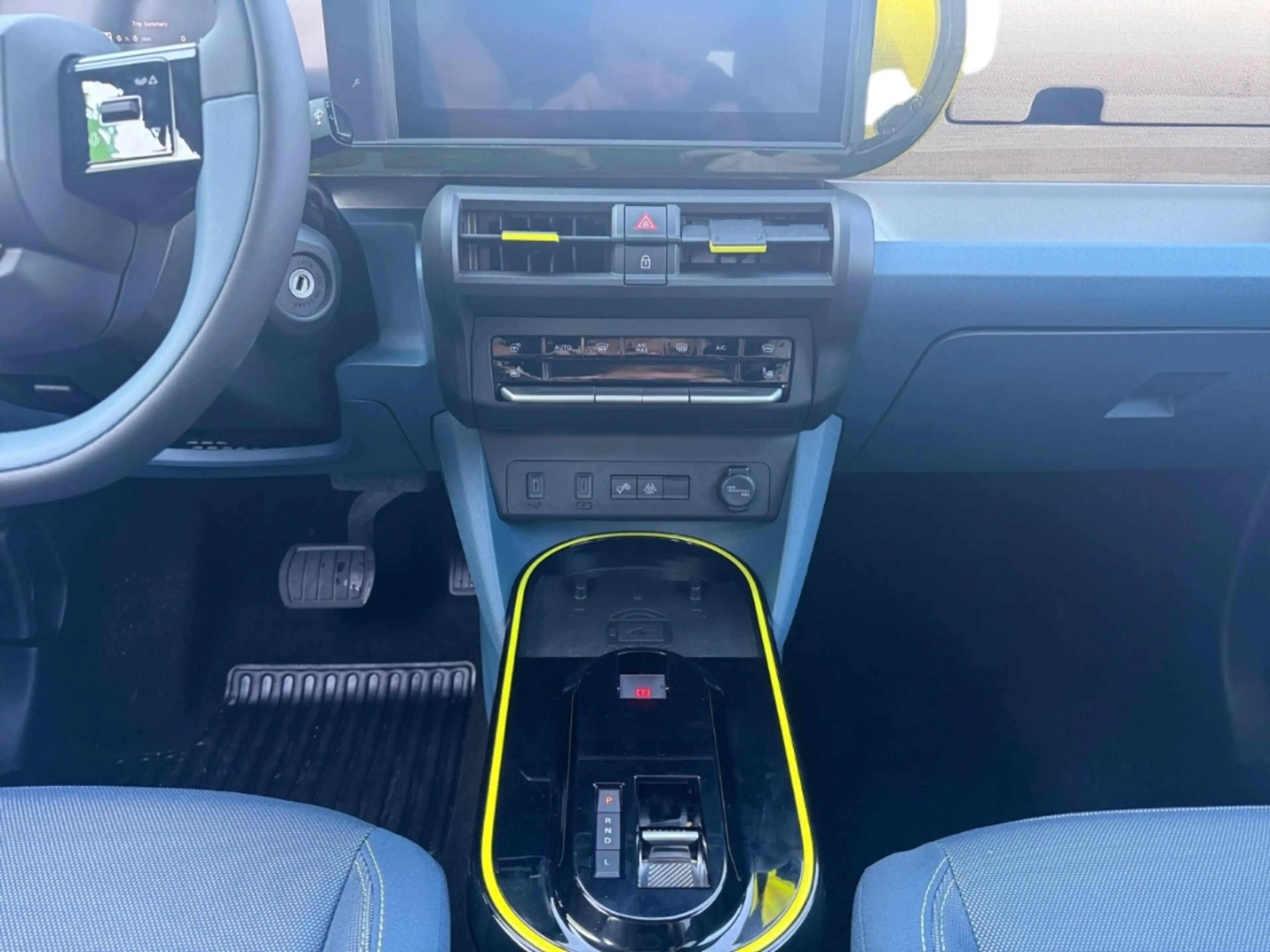 Fiat Grande Panda La Prima Navi Digitales Cockpit LED ACC Apple CarP — photo 11