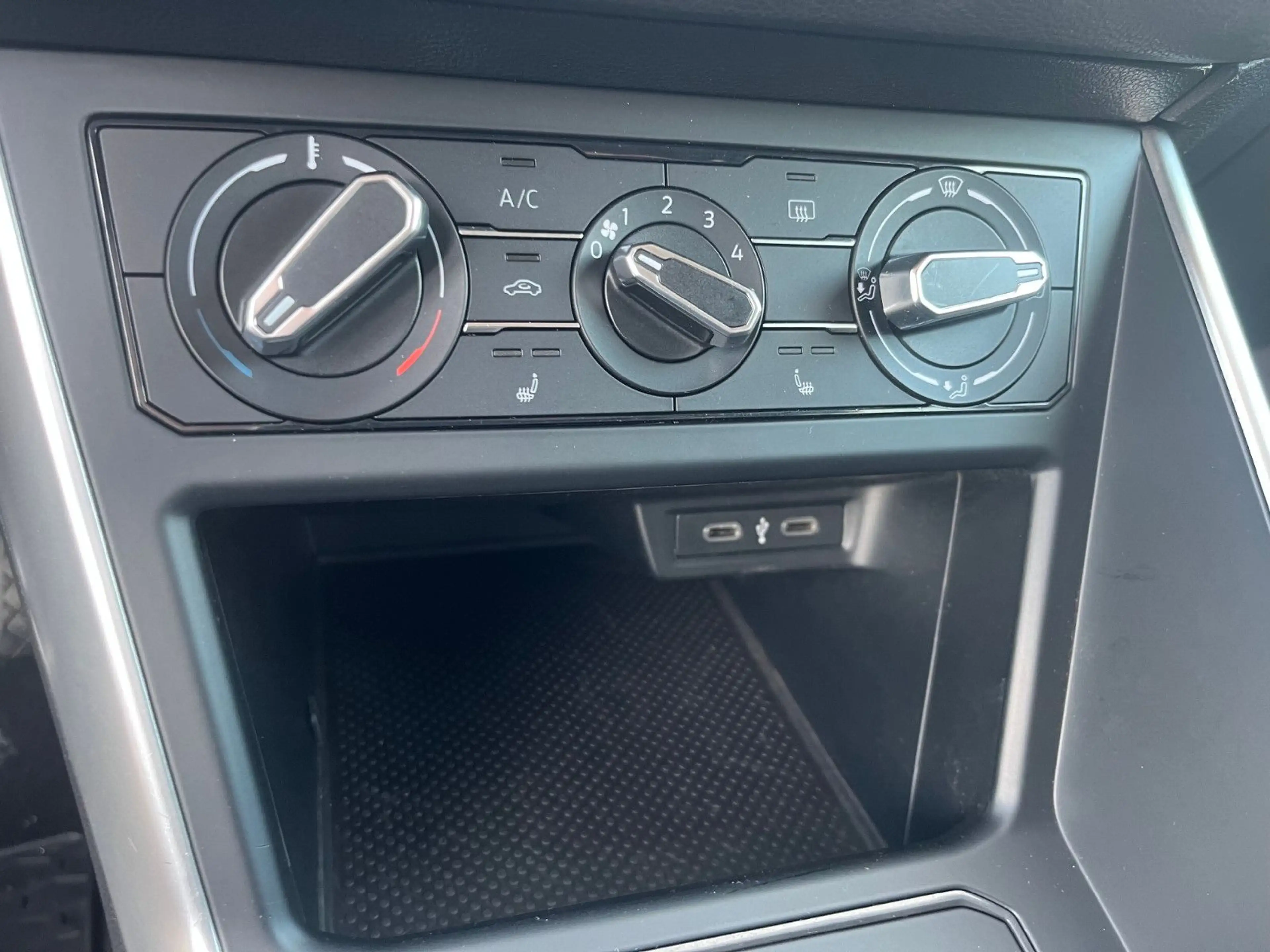 Volkswagen Polo VI Life mit LED+PDC+Navi — photo 13