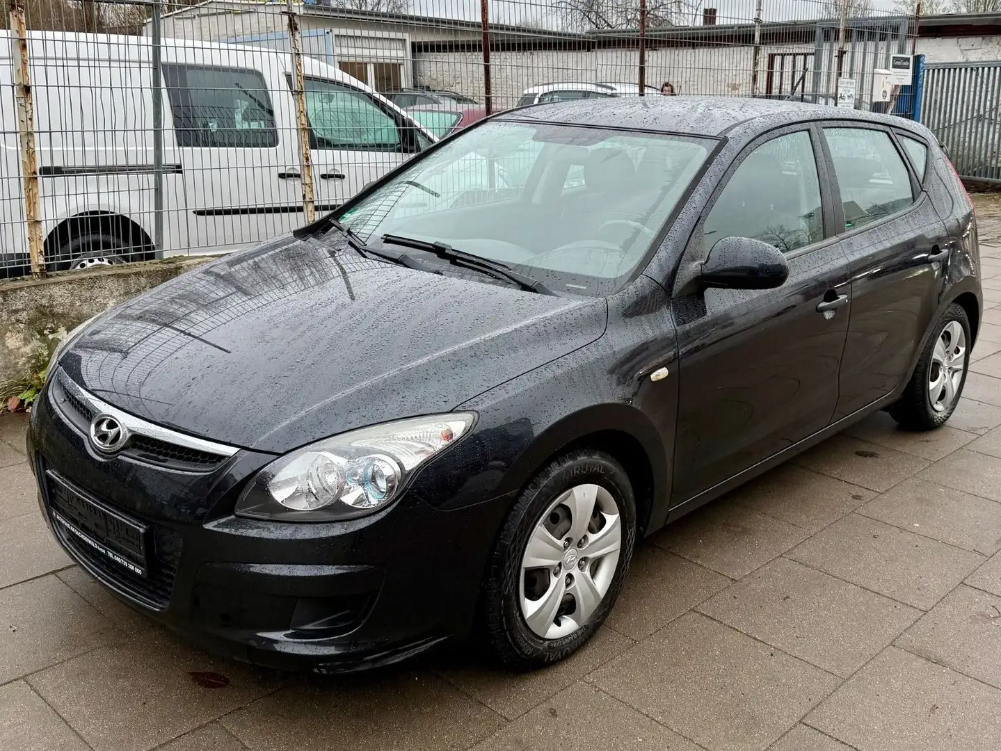 Hyundai i30 Edition+ / TÜV NEU Schwarz - 1
