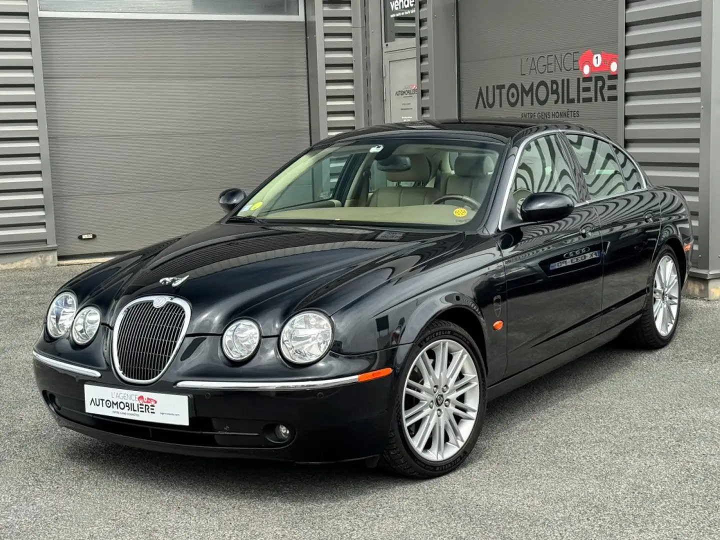 Jaguar S-Type S Type 3.0 V6 238 Executive BA Schwarz - 1