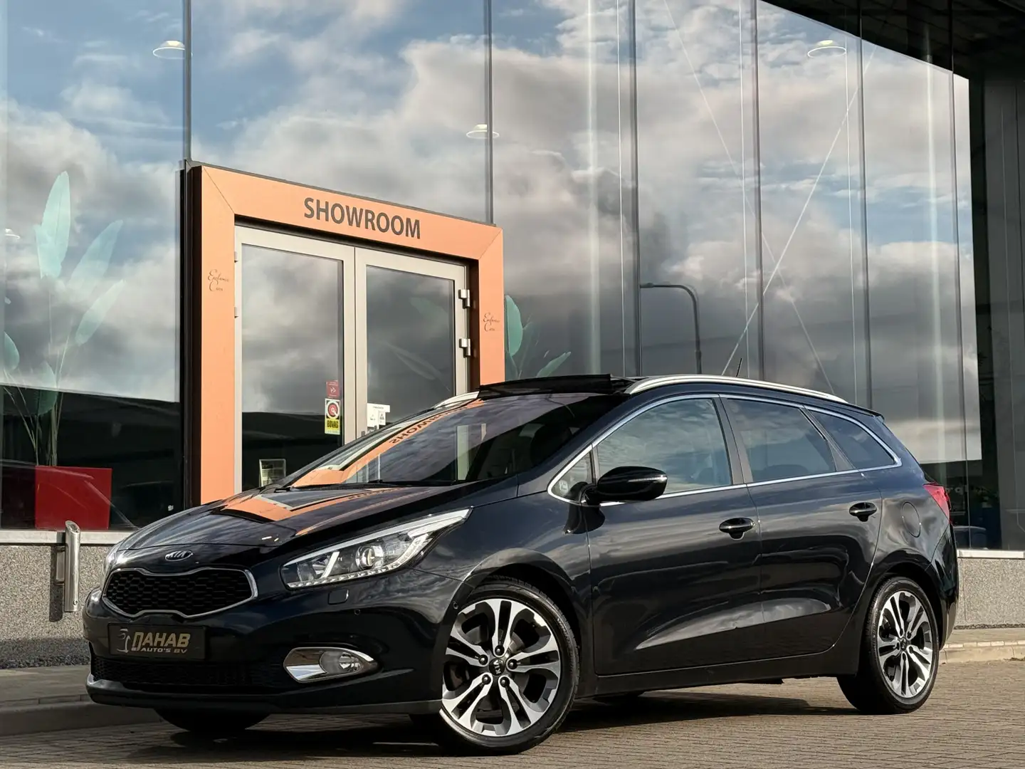 Kia Ceed SW / cee'd SW Sportswagon 1.6 GDI BusinessLine | Pano | Leder | Zwart - 1