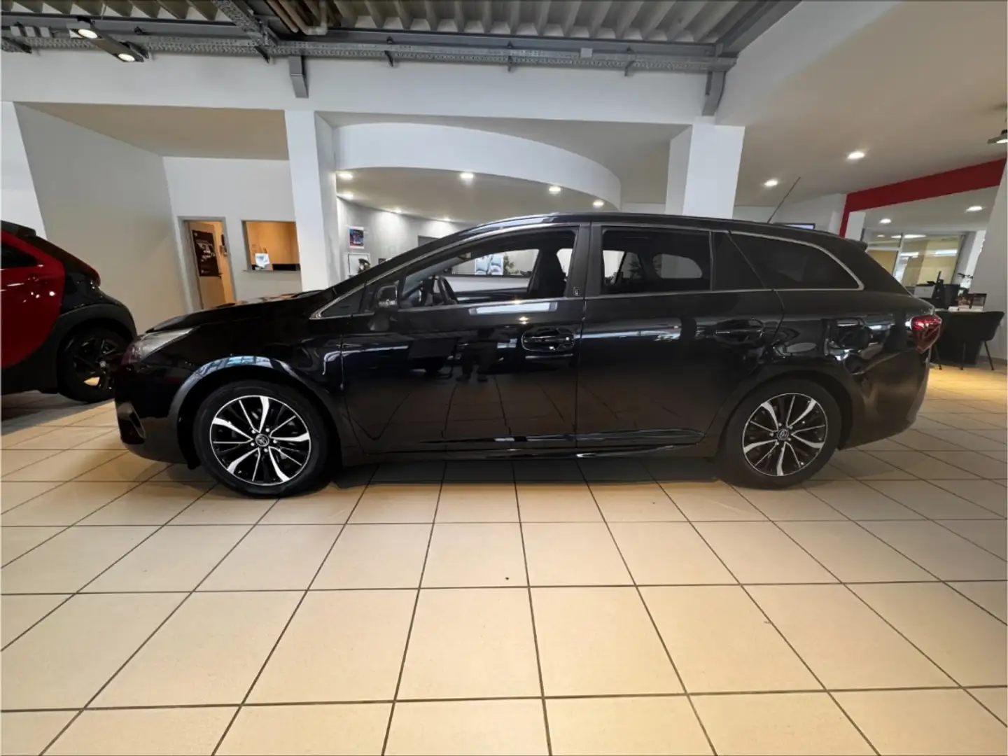 Toyota Avensis Touring Sports Team D 1.8 VVT-i Noir - 2