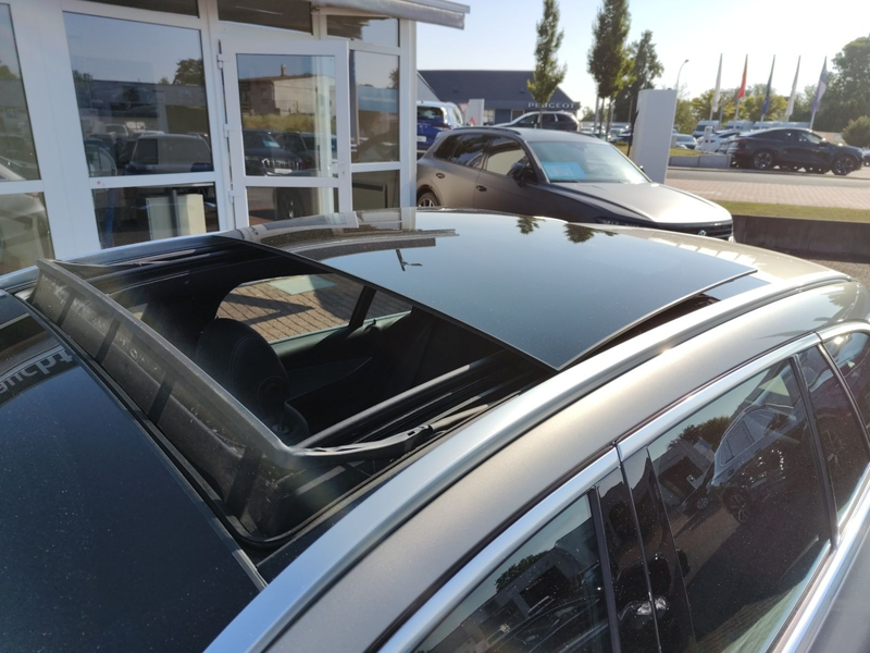 Mercedes-Benz E 300 de 4Matic AMG Line Pano AHK Luft Burmester — photo 23