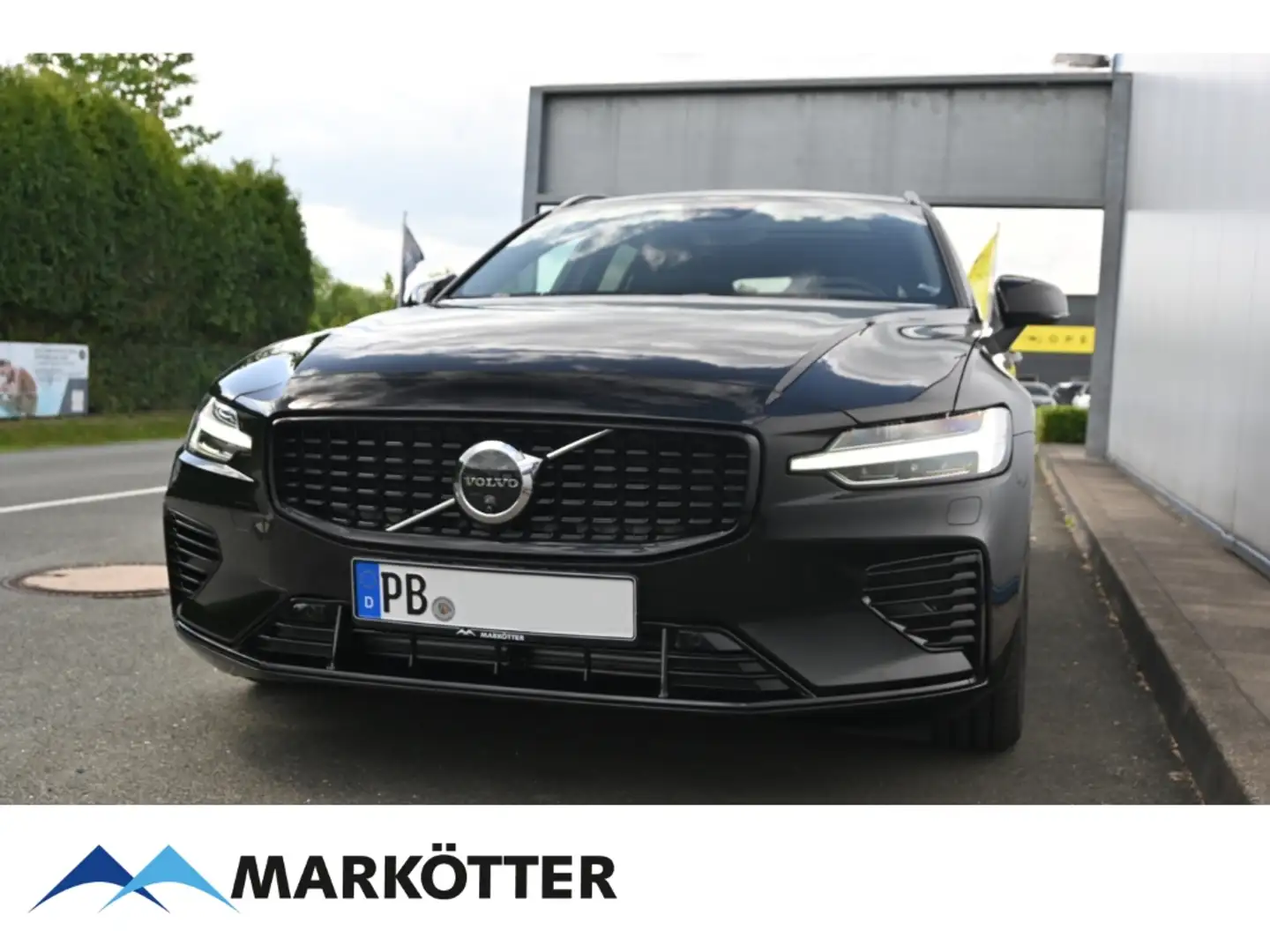 Volvo V60 Plus Dark Recharge Plug-In Hybrid AWD T6 Schwarz - 2