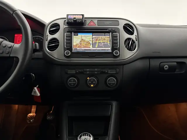 Volkswagen Tiguan view 16