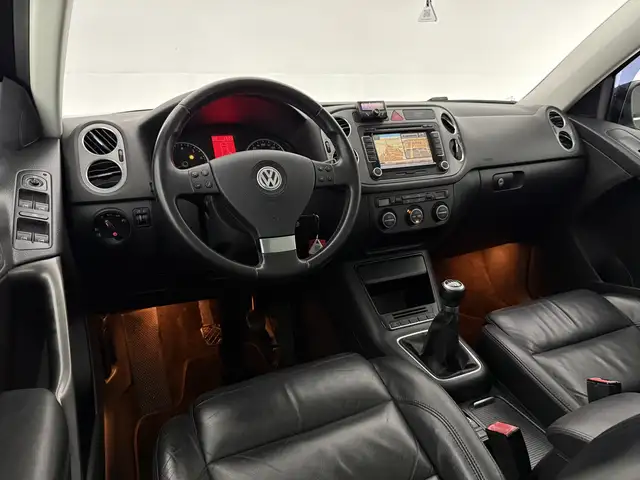 Volkswagen Tiguan view 12