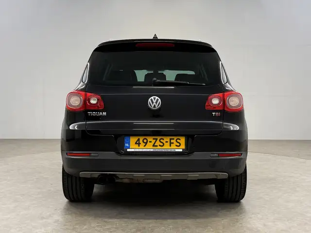 Volkswagen Tiguan view 6