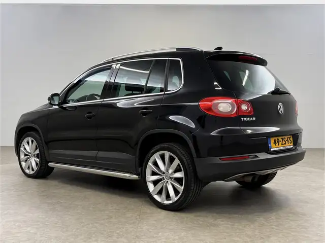 Volkswagen Tiguan view 3