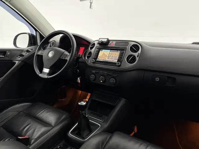 Volkswagen Tiguan view 4