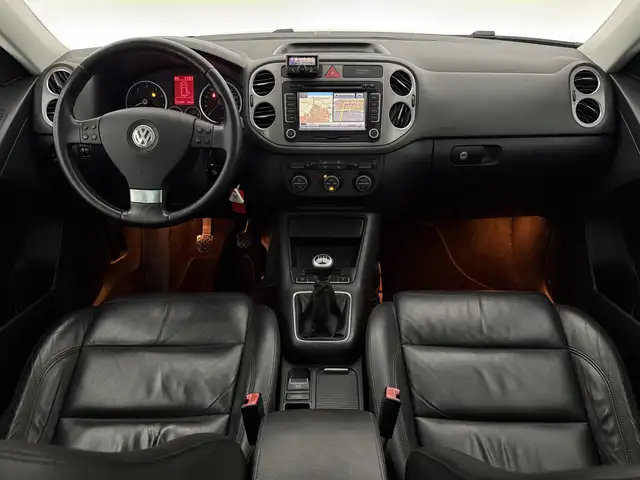 Volkswagen Tiguan view 2